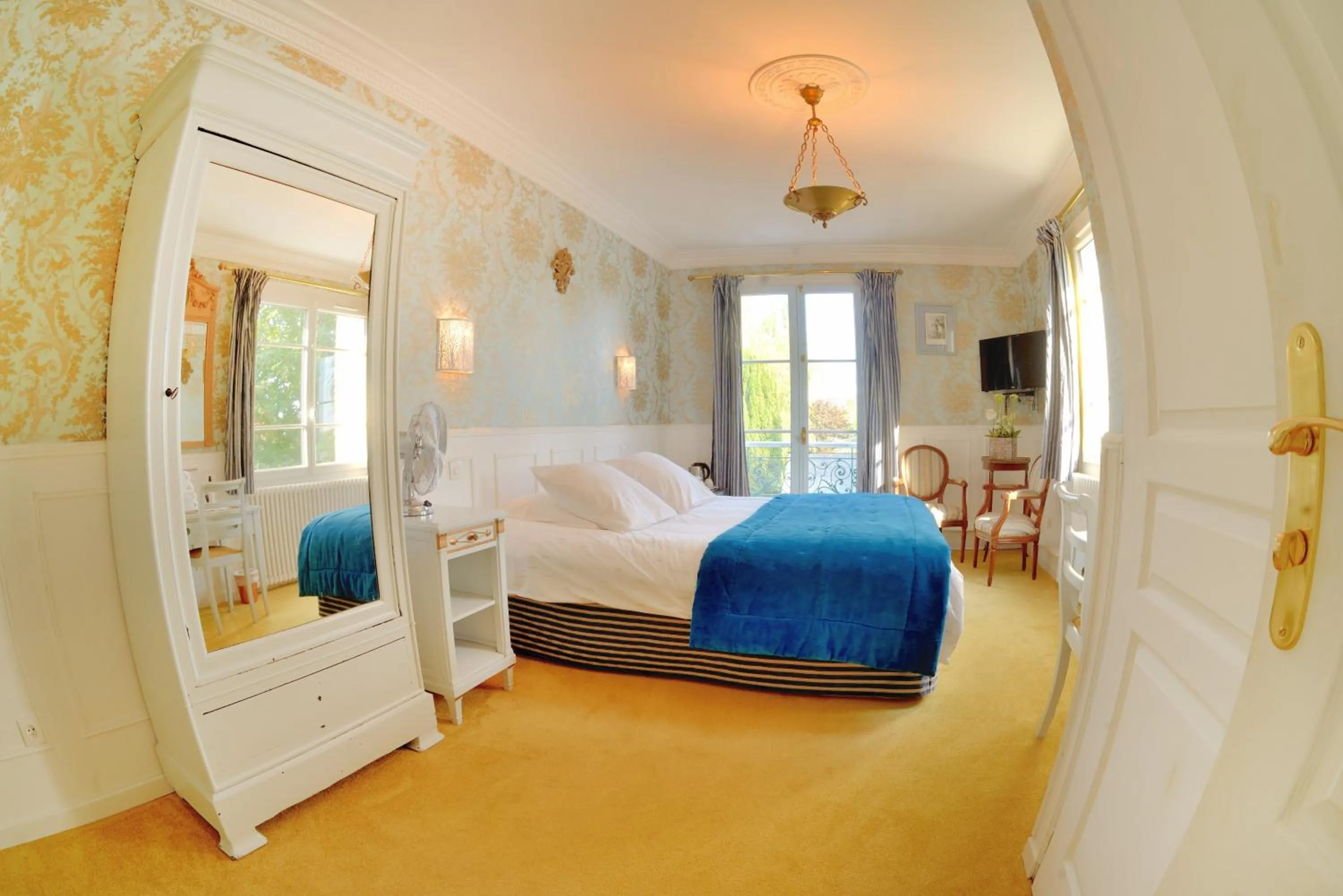 Double Room in Logis Hôtel & Restaurant Chateau de la Marjolaine