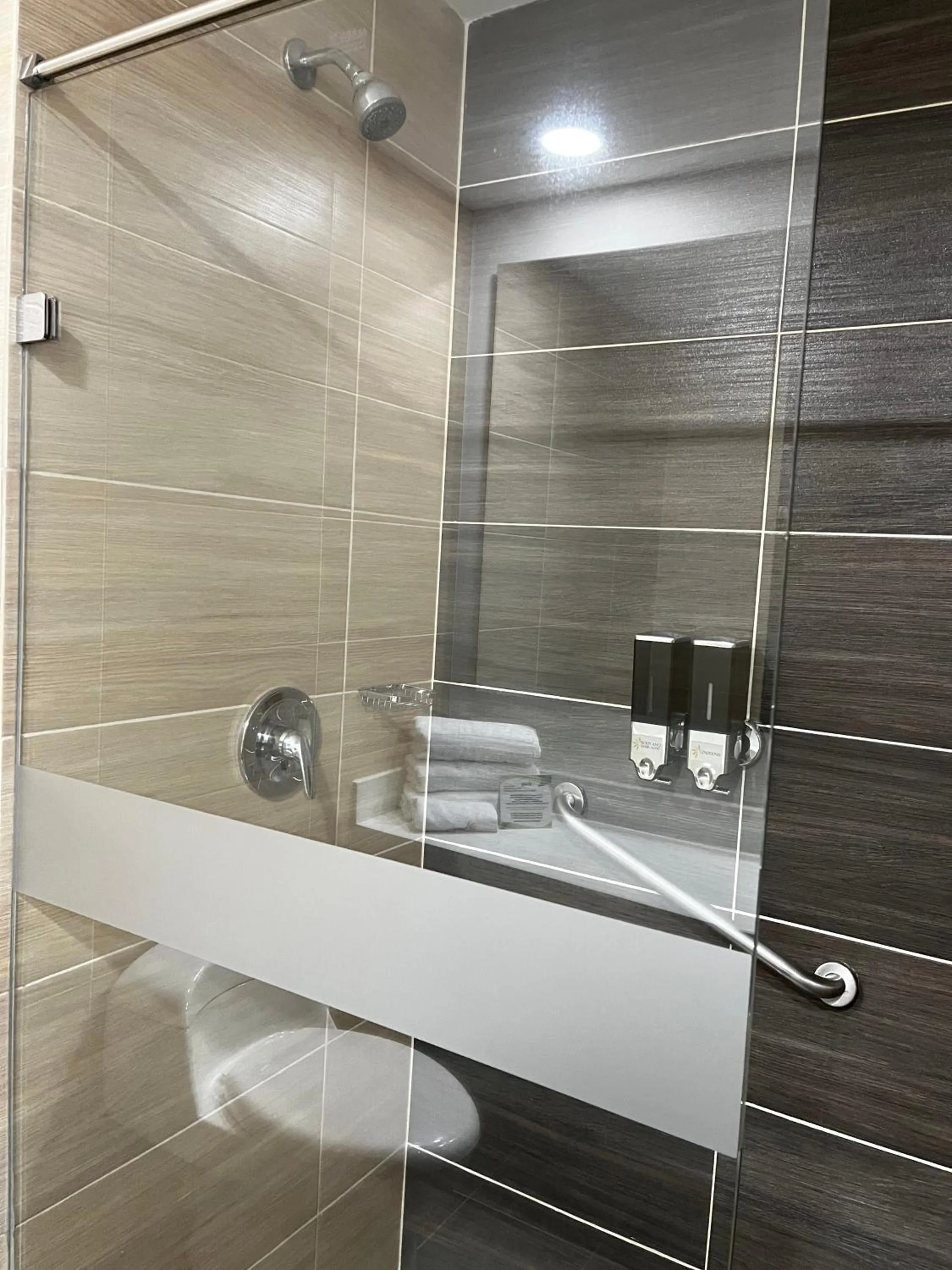 Shower in Arame Hotel