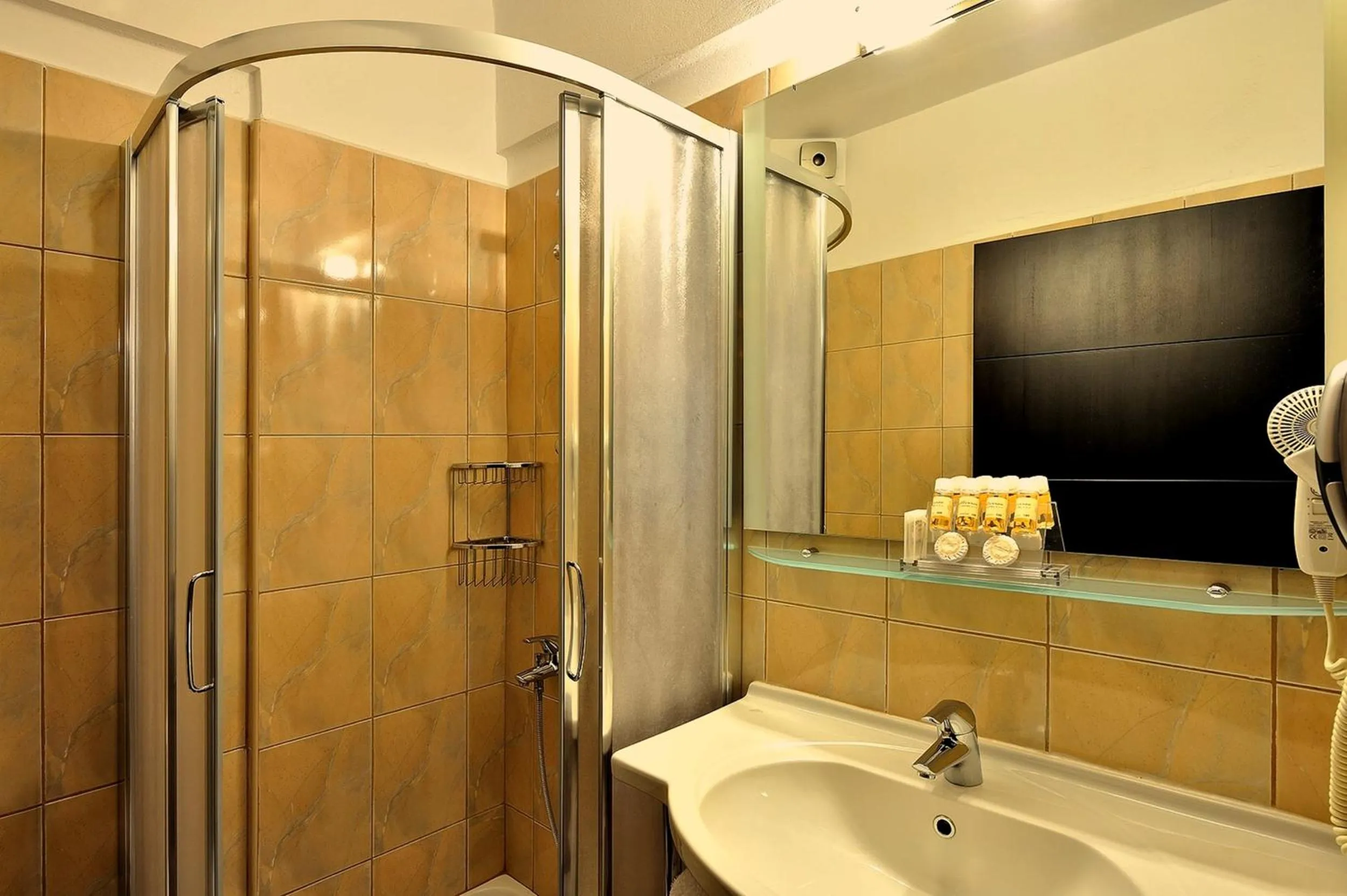 Bathroom in Kallirroe Hotel