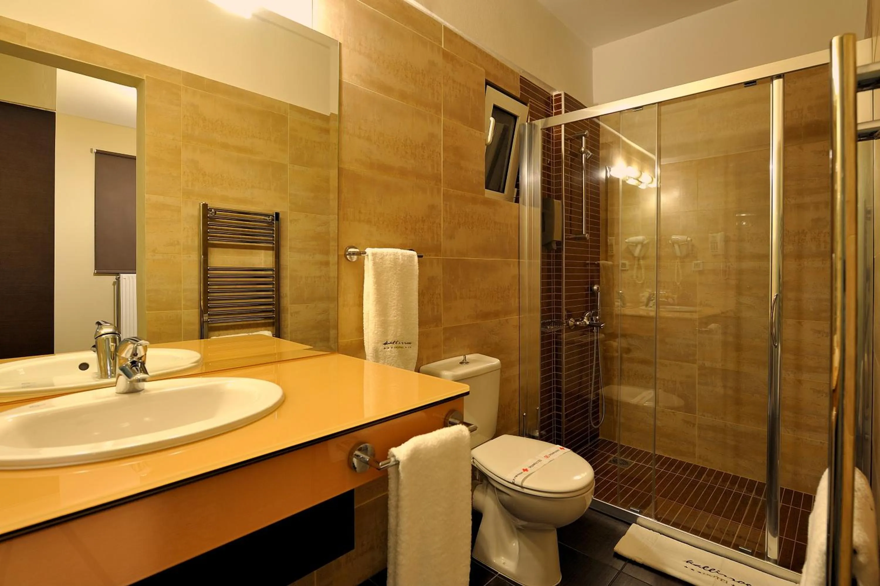 Bathroom in Kallirroe Hotel