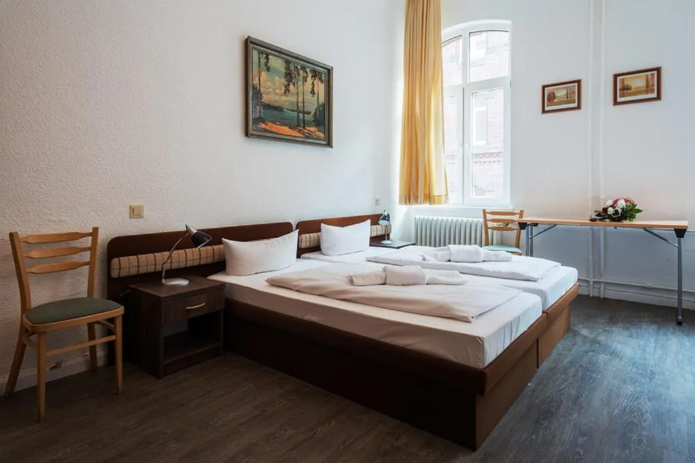 Bed in Queens Park Hotel