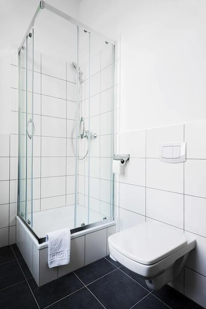 Shower in Queens Park Hotel