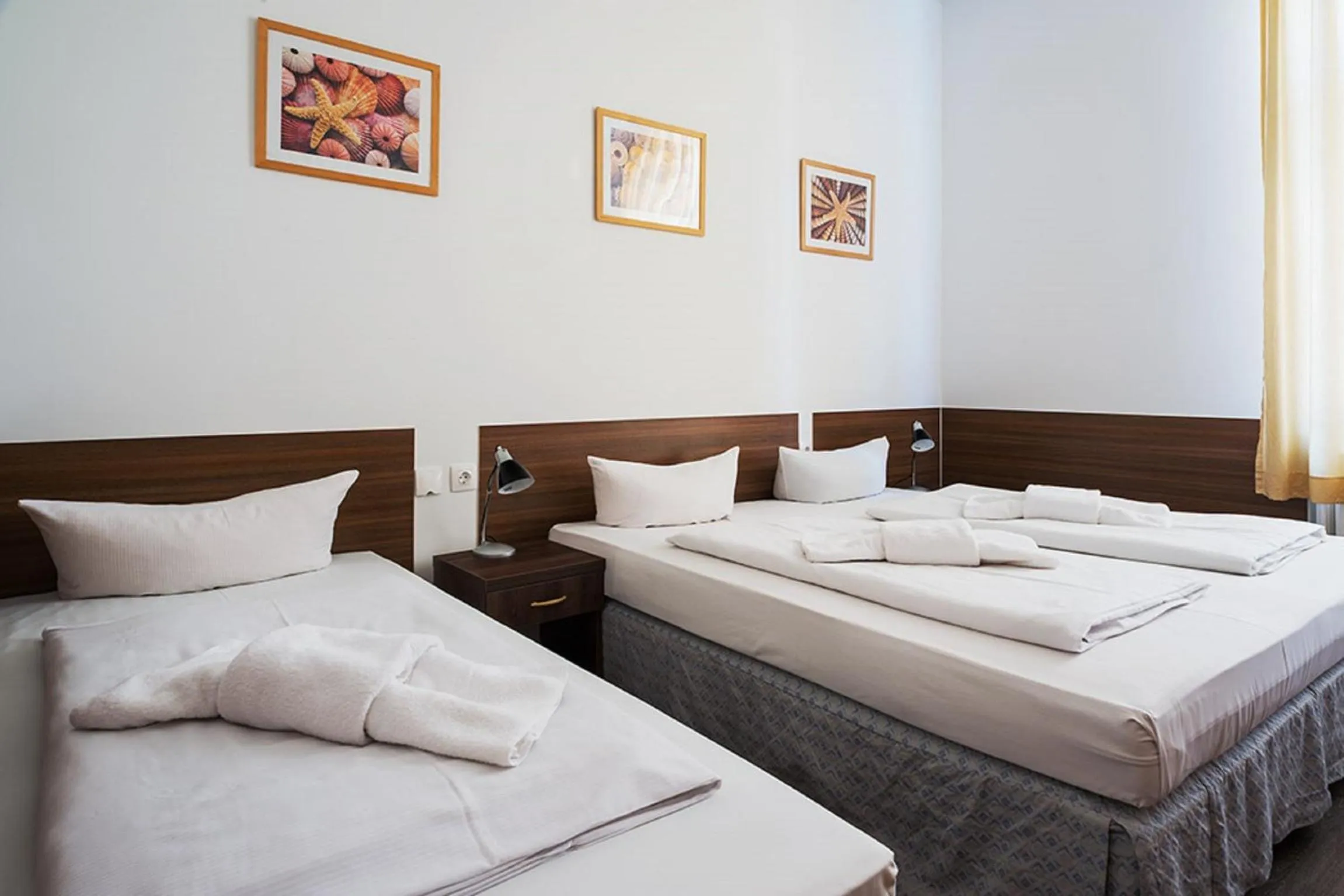 Bed in Queens Park Hotel