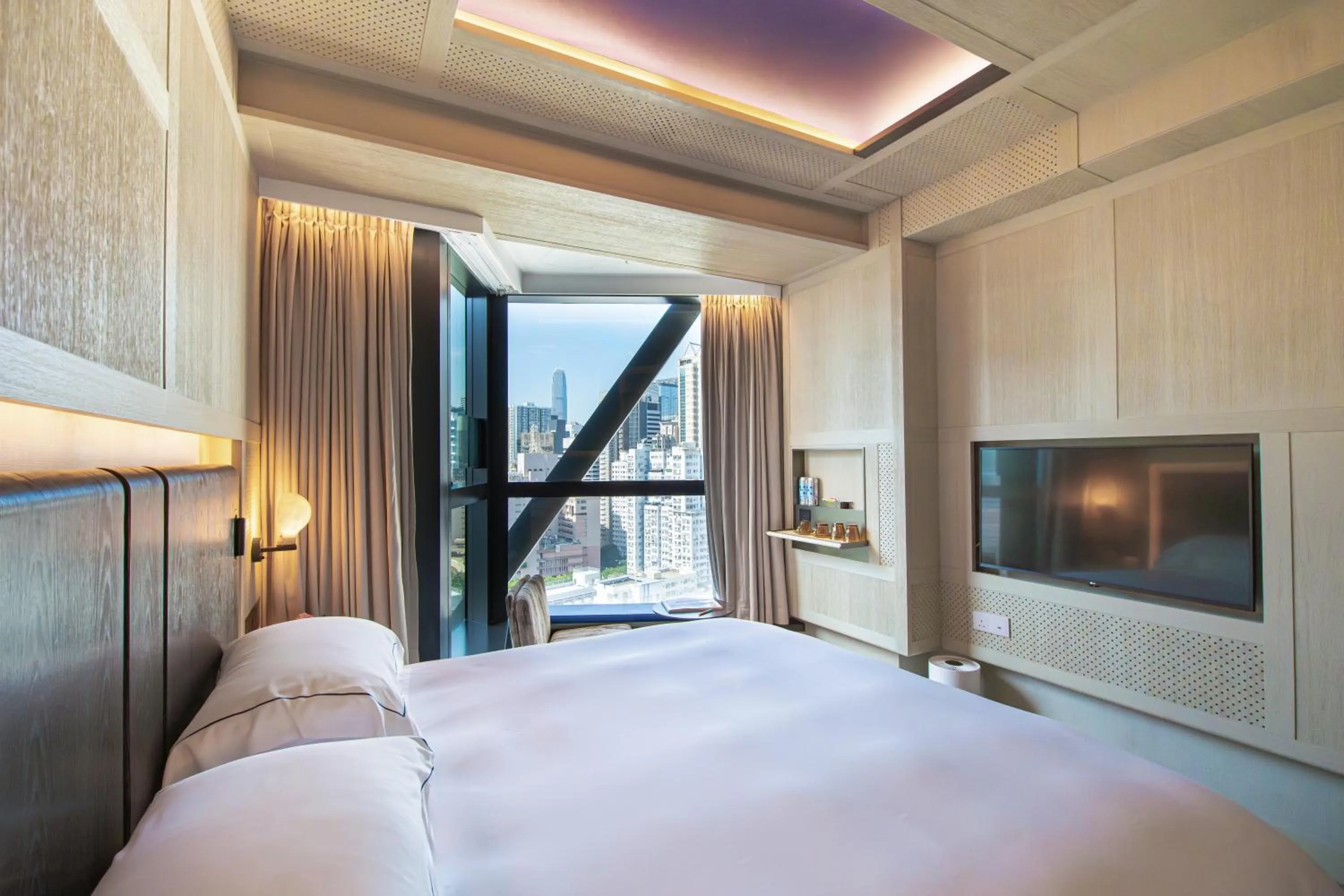 Bed in The Emperor Hotel