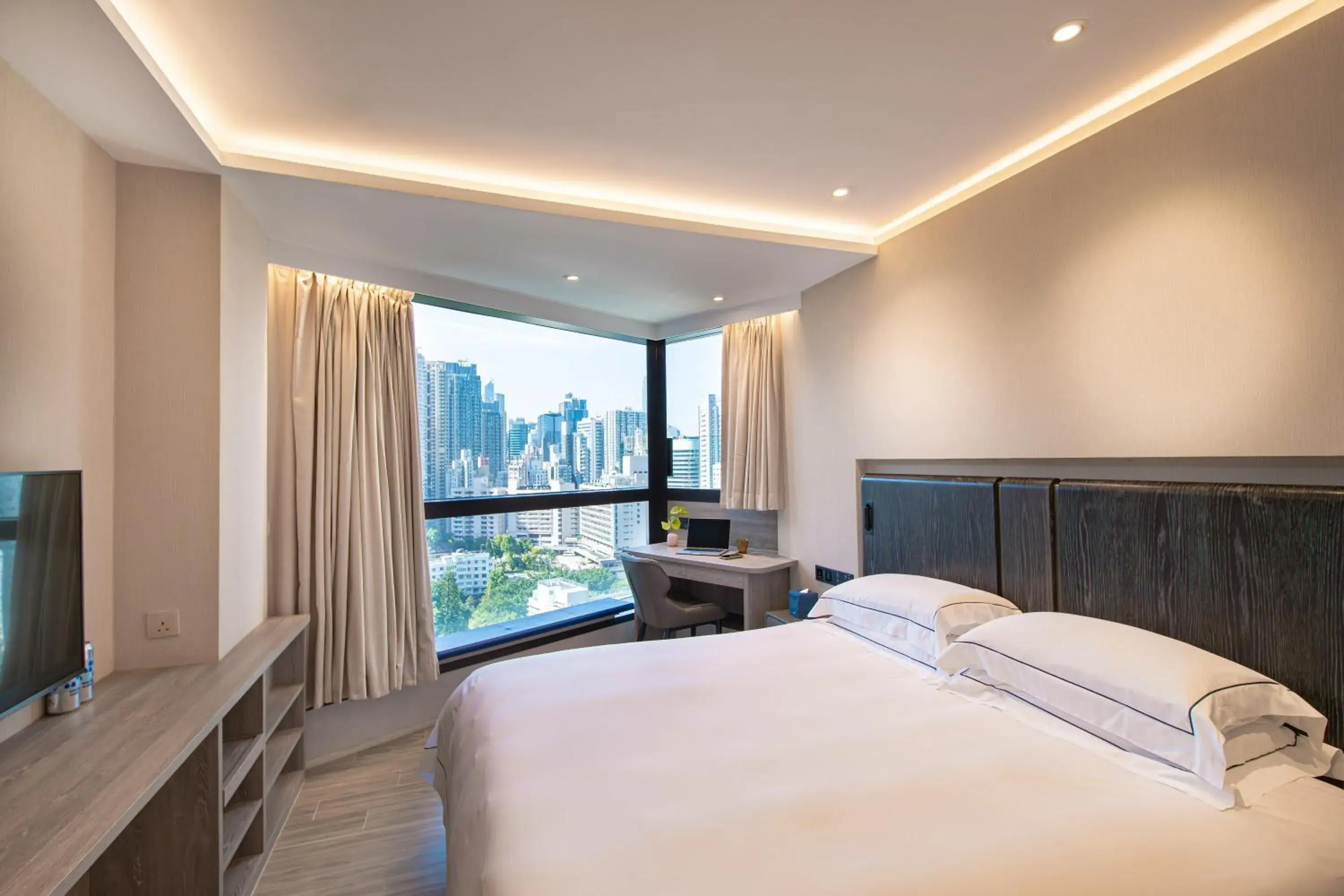 Bed in The Emperor Hotel Bed in The Emperor Hotel