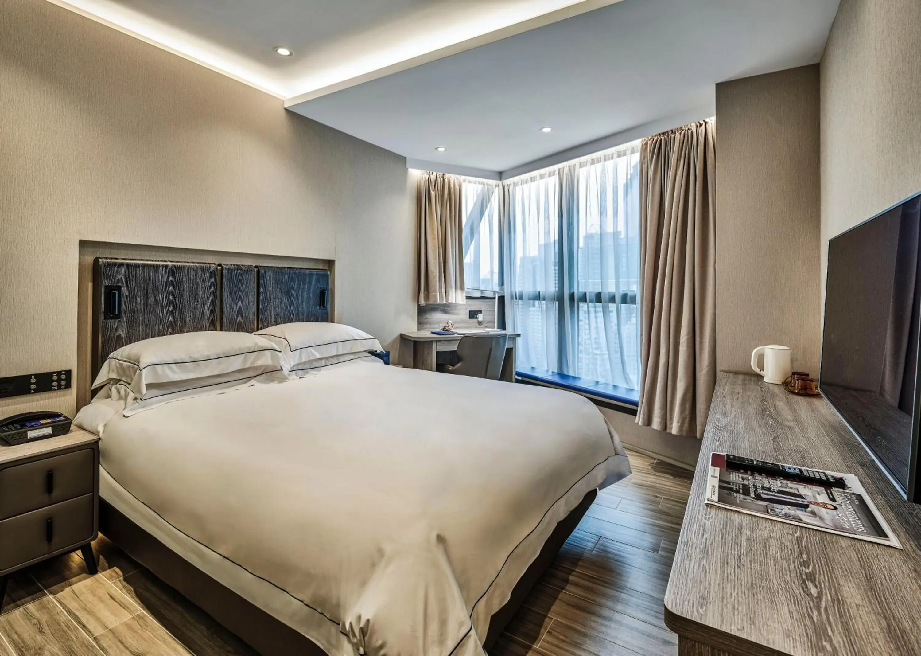 Bedroom, Bed in The Emperor Hotel Bedroom, Bed in The Emperor Hotel