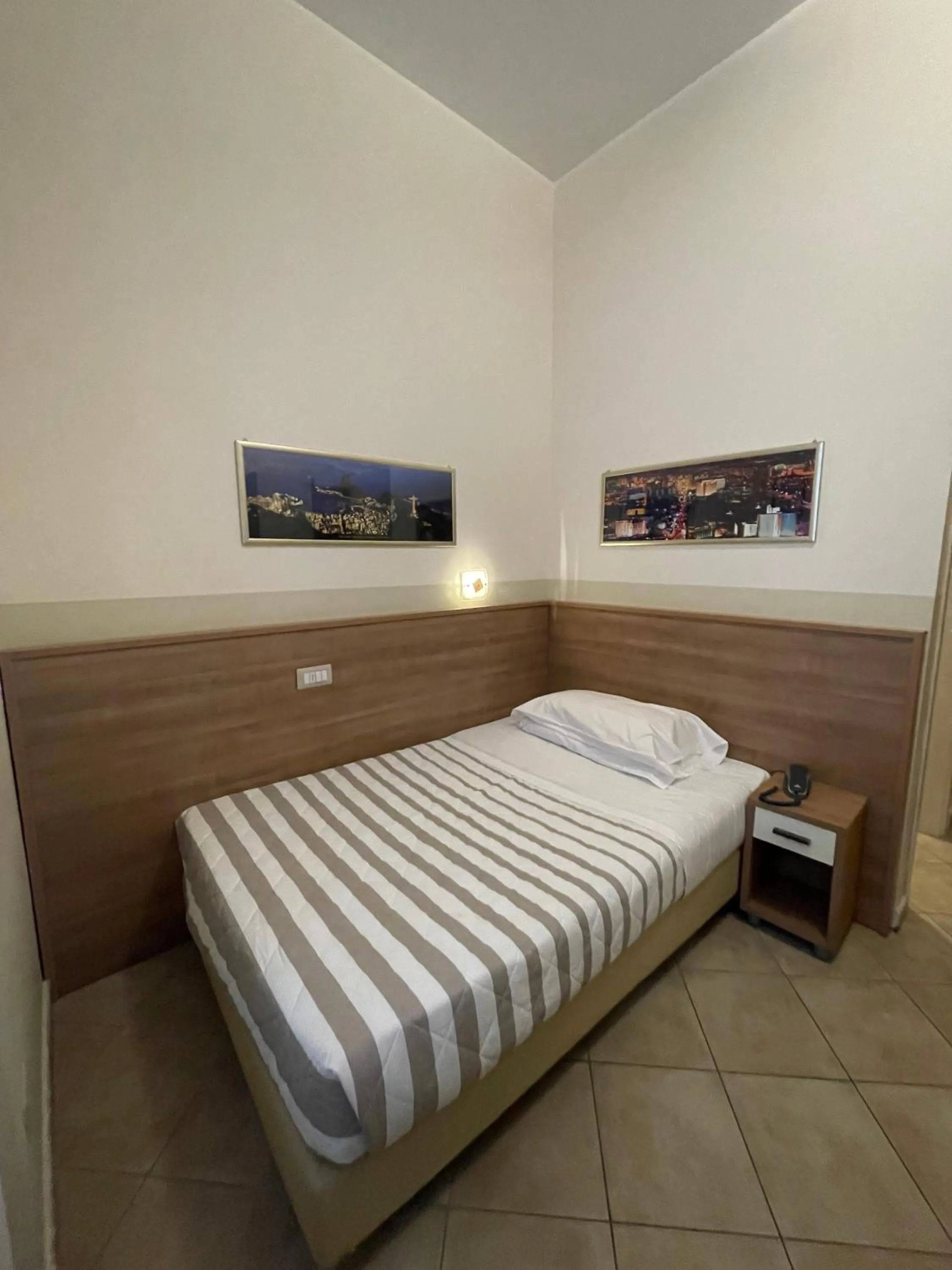 Bed in Hotel Montecarlo