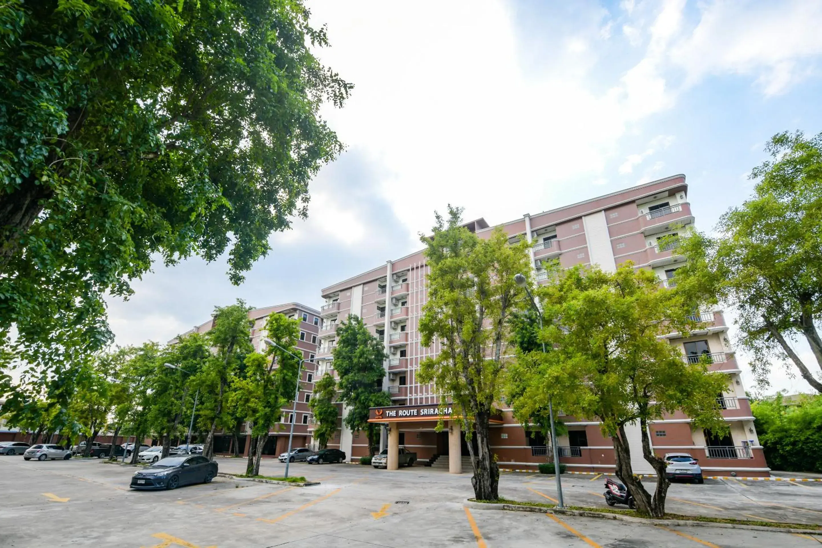 Facade/entrance in The Route Sriracha Hotel And Residence Facade/entrance in The Route Sriracha Hotel And Residence