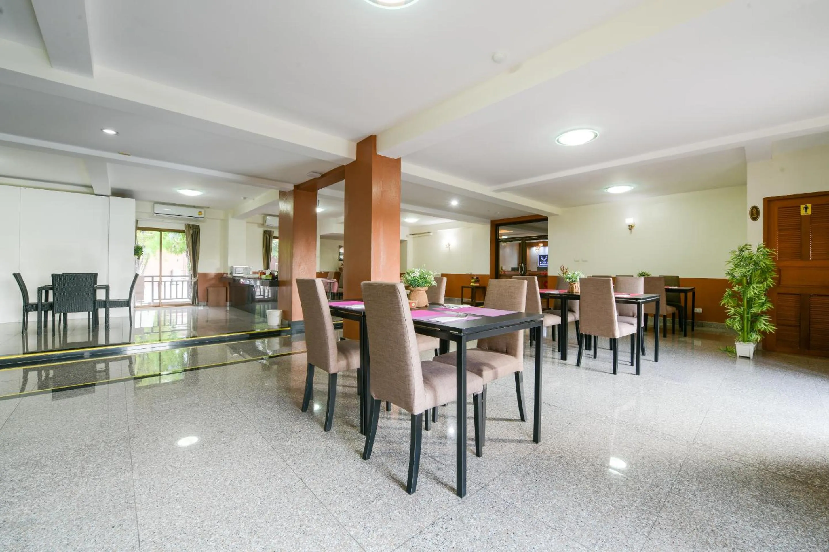 Restaurant/places to eat in The Route Sriracha Hotel And Residence