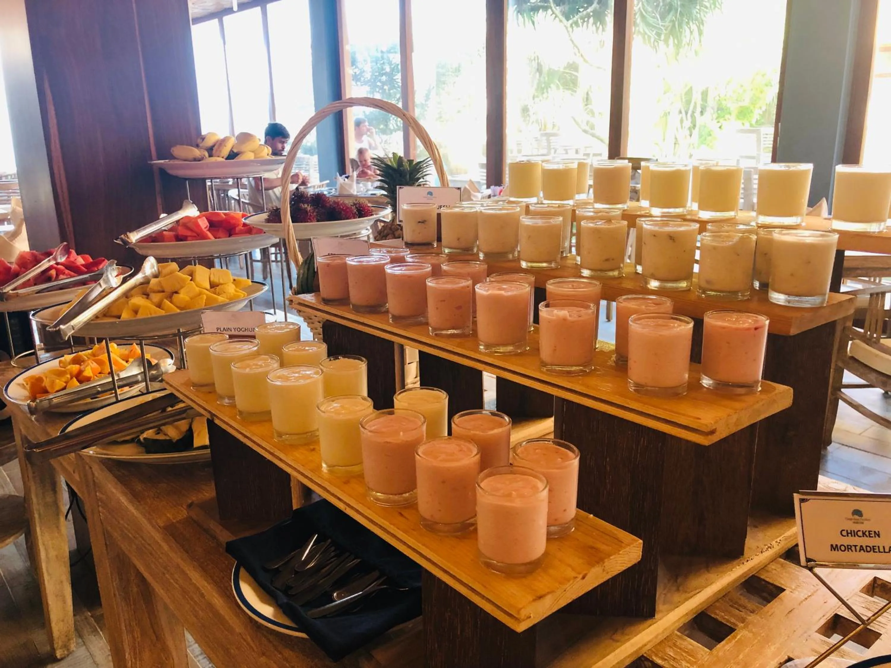 Meals in Thaproban Pavilion Waves