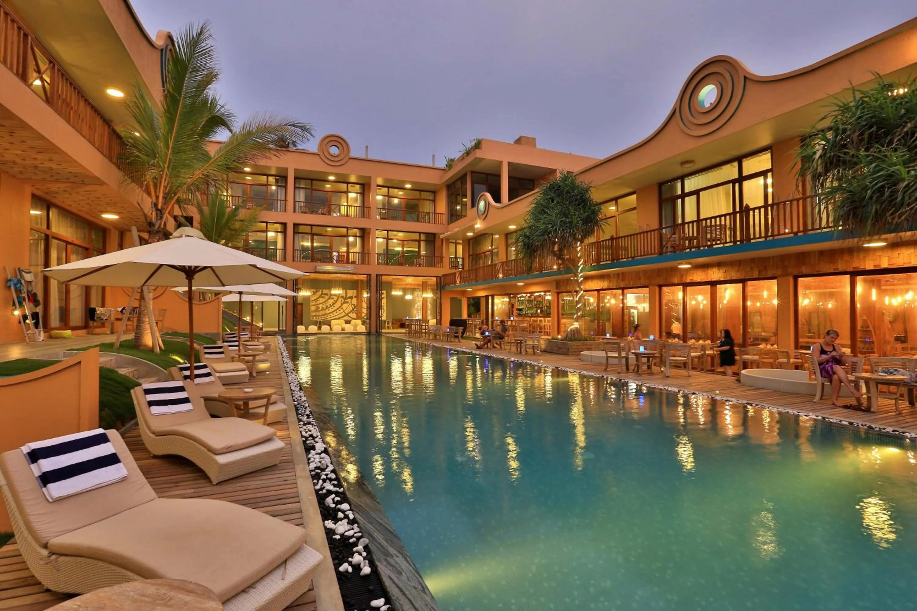 Other in Thaproban Pavilion Waves