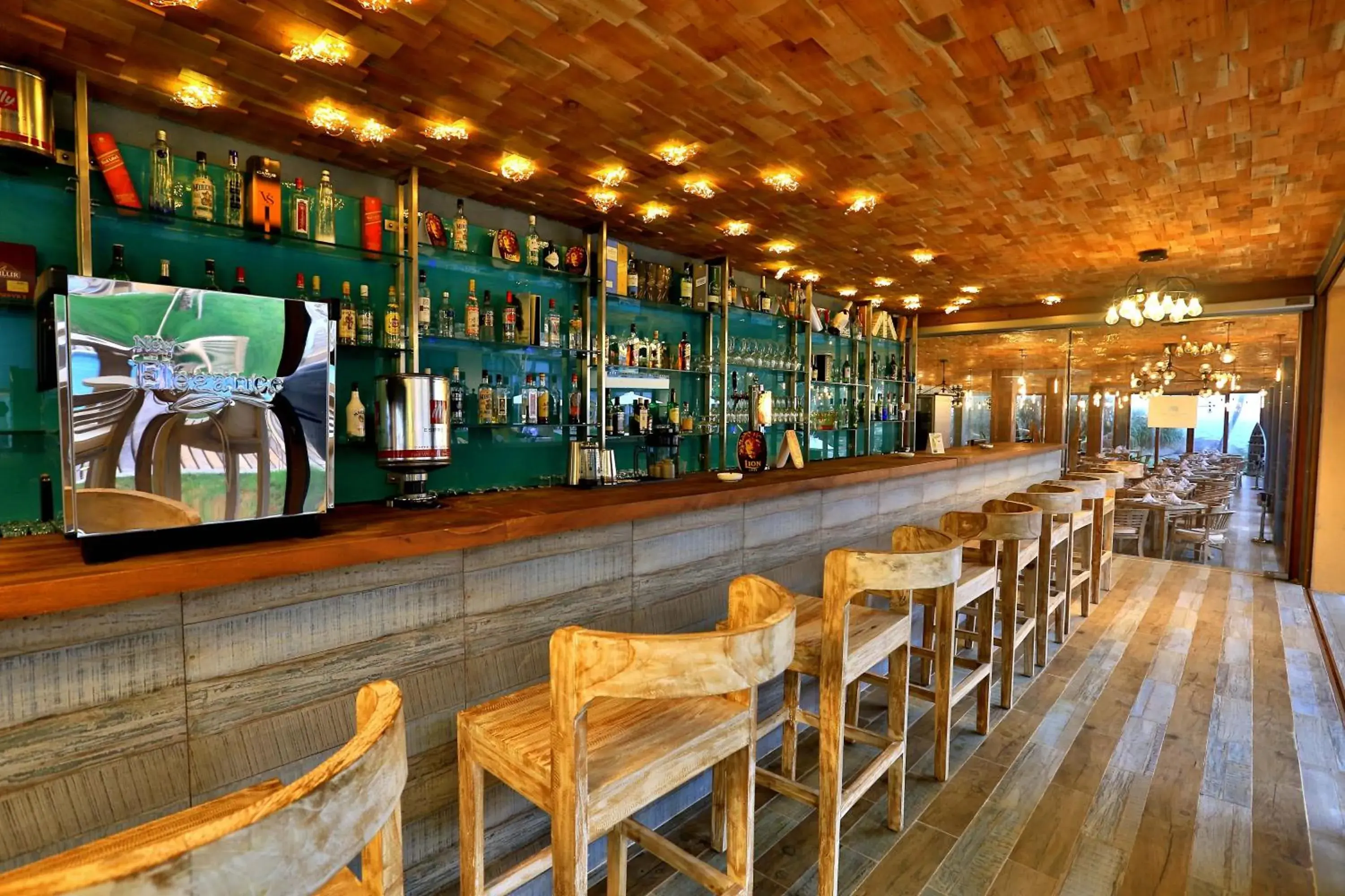 Restaurant/places to eat in Thaproban Pavilion Waves Restaurant/places to eat in Thaproban Pavilion Waves