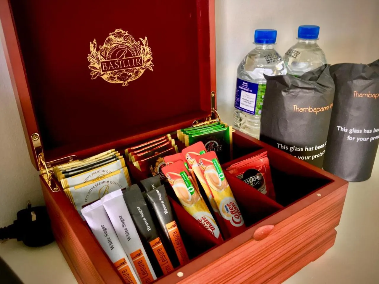 Coffee/tea facilities in Thaproban Pavilion Waves