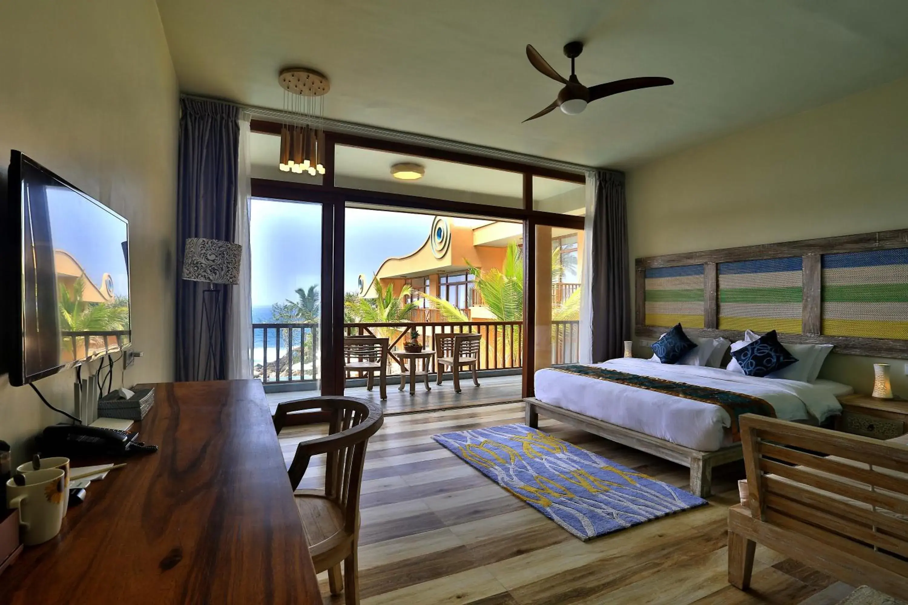 Bed in Thaproban Pavilion Waves Bed in Thaproban Pavilion Waves