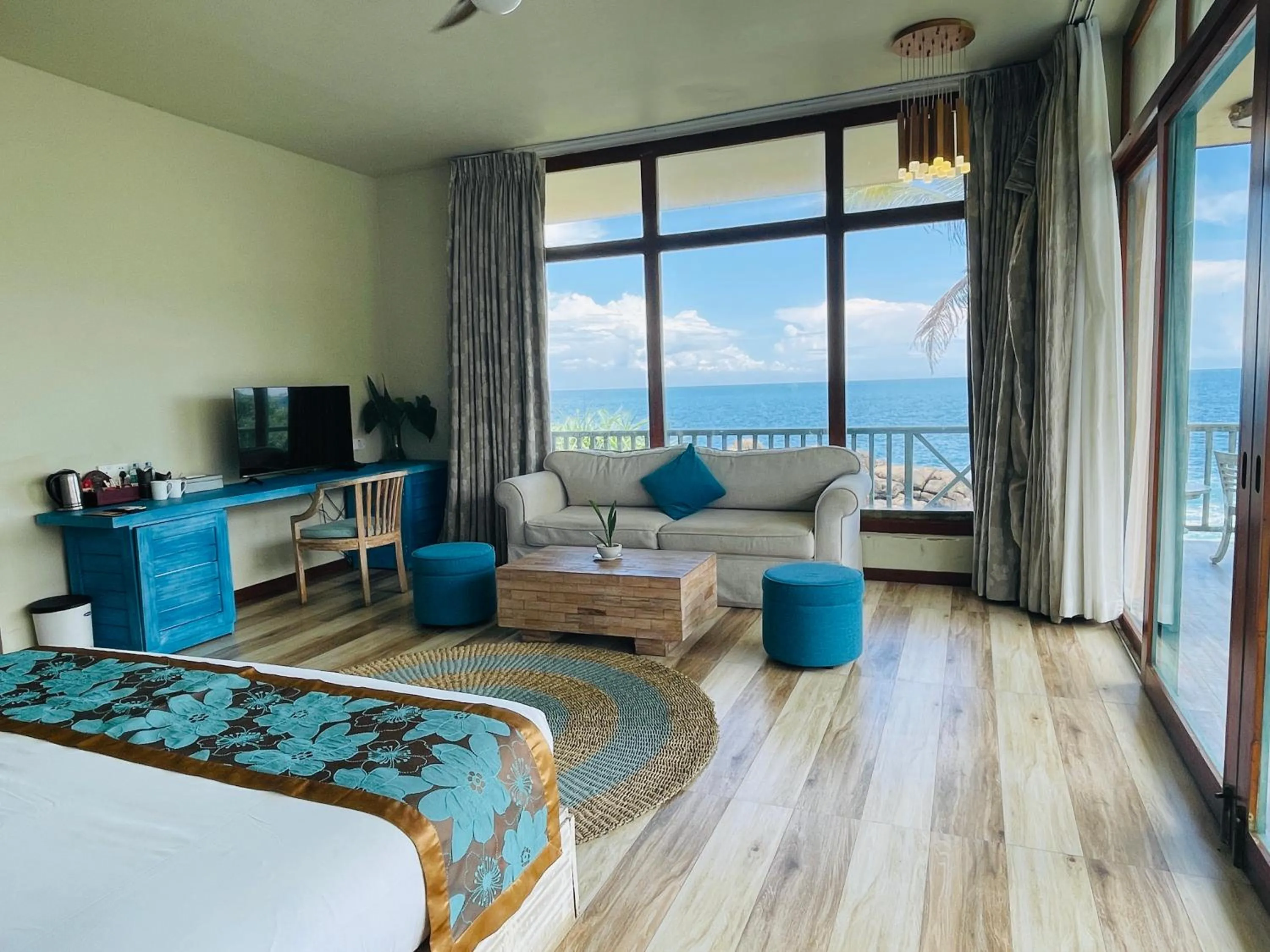 Bedroom, Bed in Thaproban Pavilion Waves