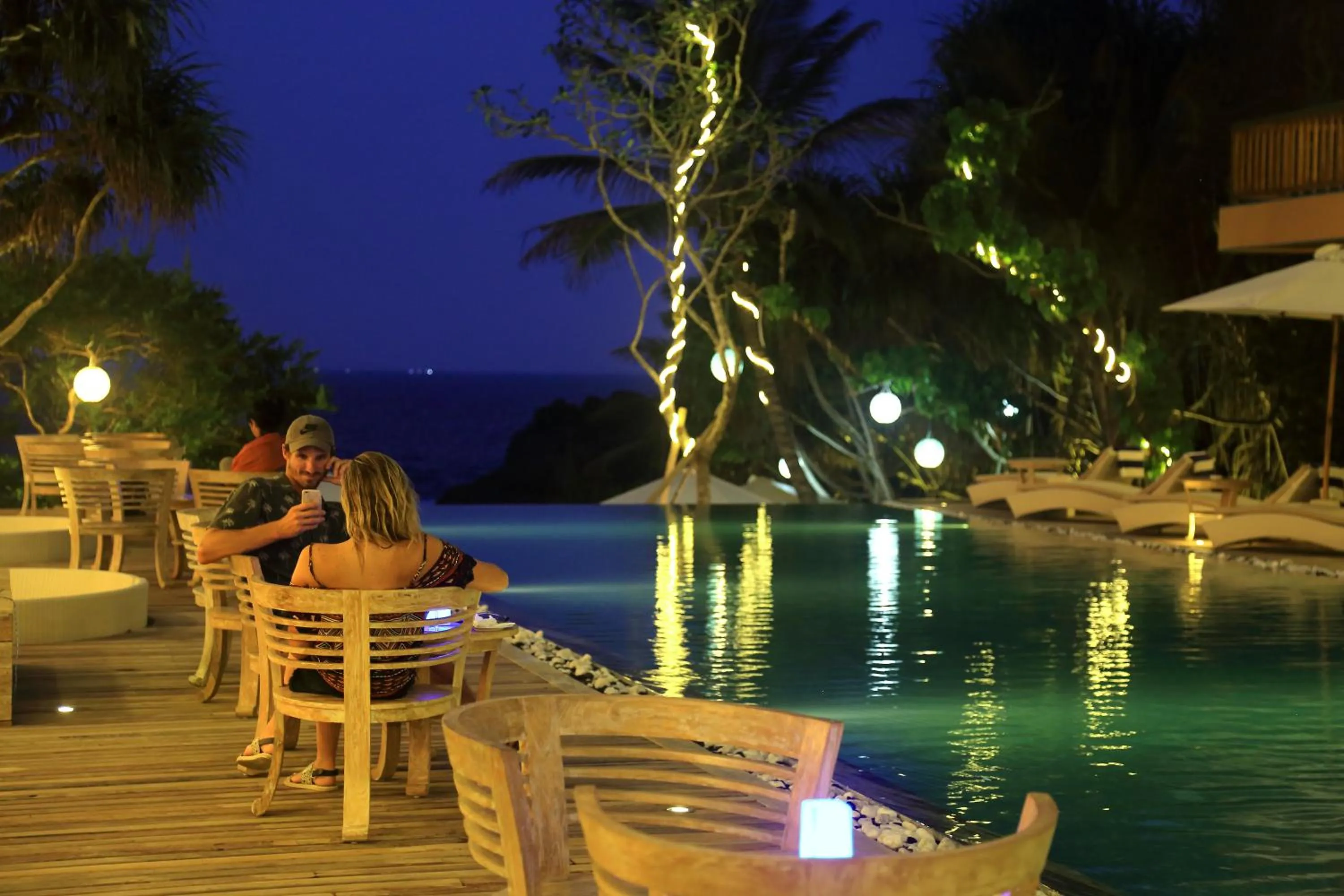 Guests in Thaproban Pavilion Waves