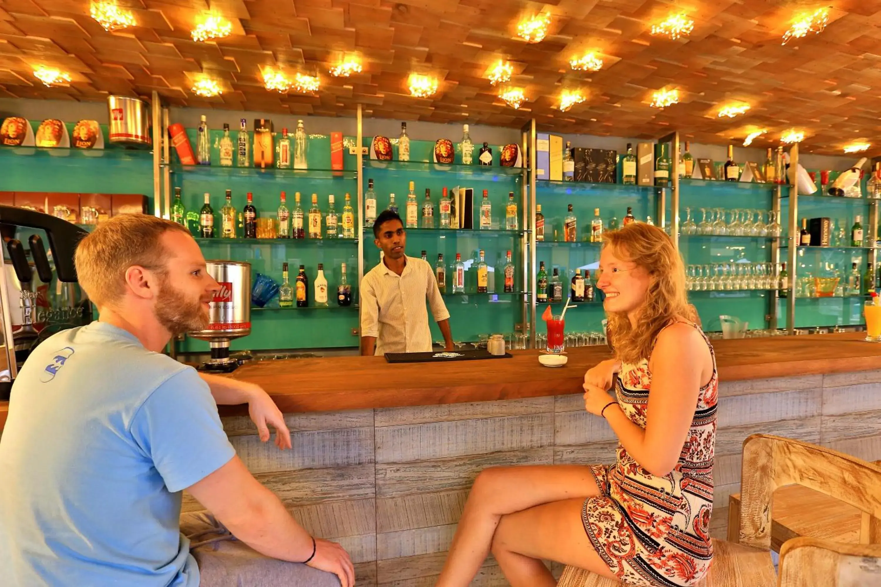 Lounge or bar in Thaproban Pavilion Waves Lounge or bar in Thaproban Pavilion Waves