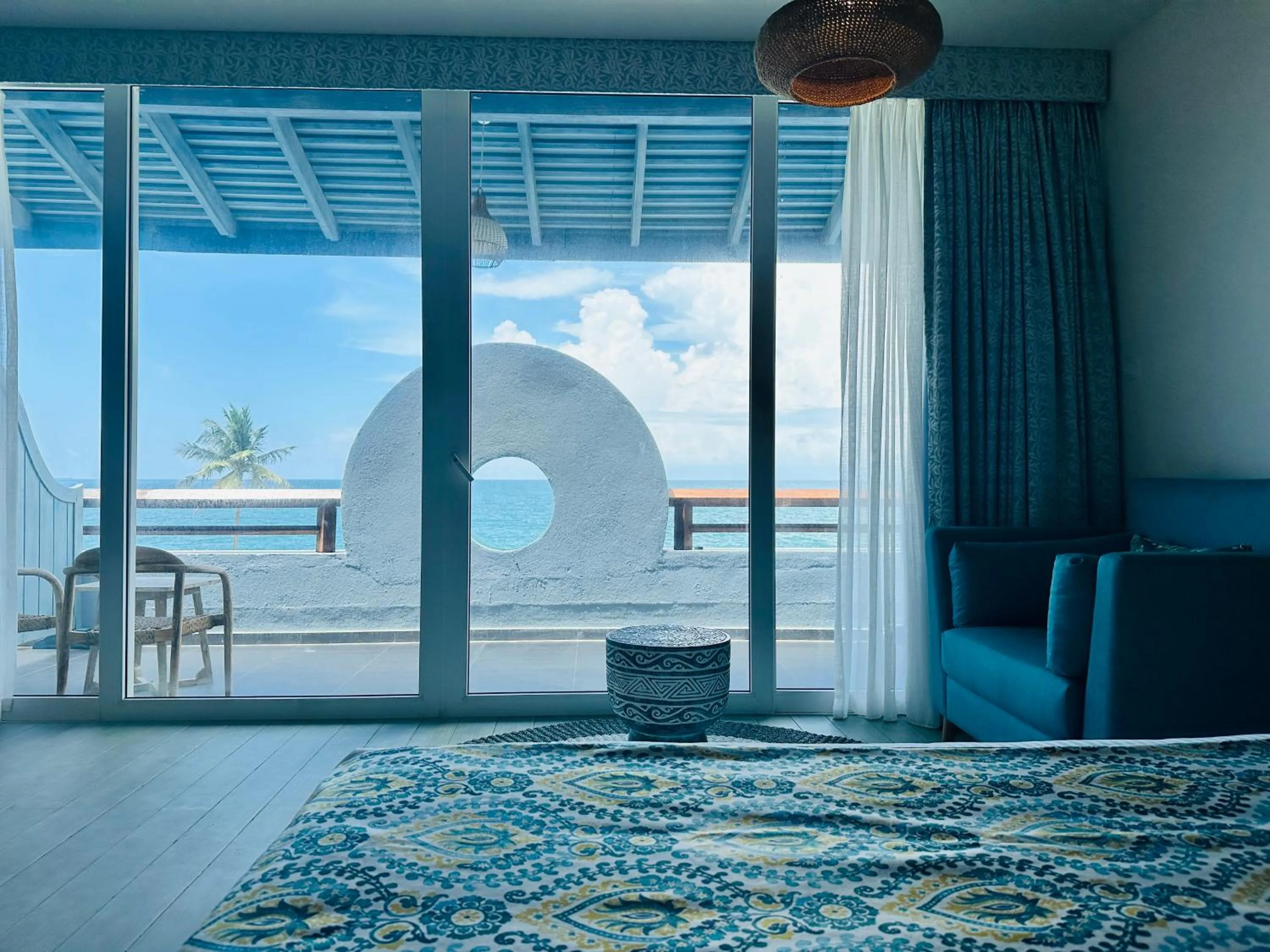 Bed in Thaproban Pavilion Waves