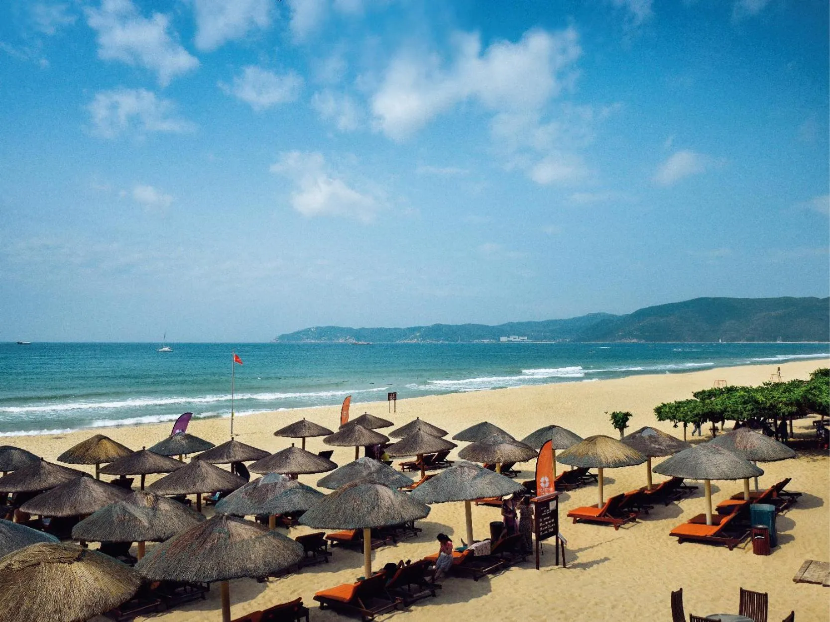 Beach in Palace Resort Villas Yalong Bay Sanya