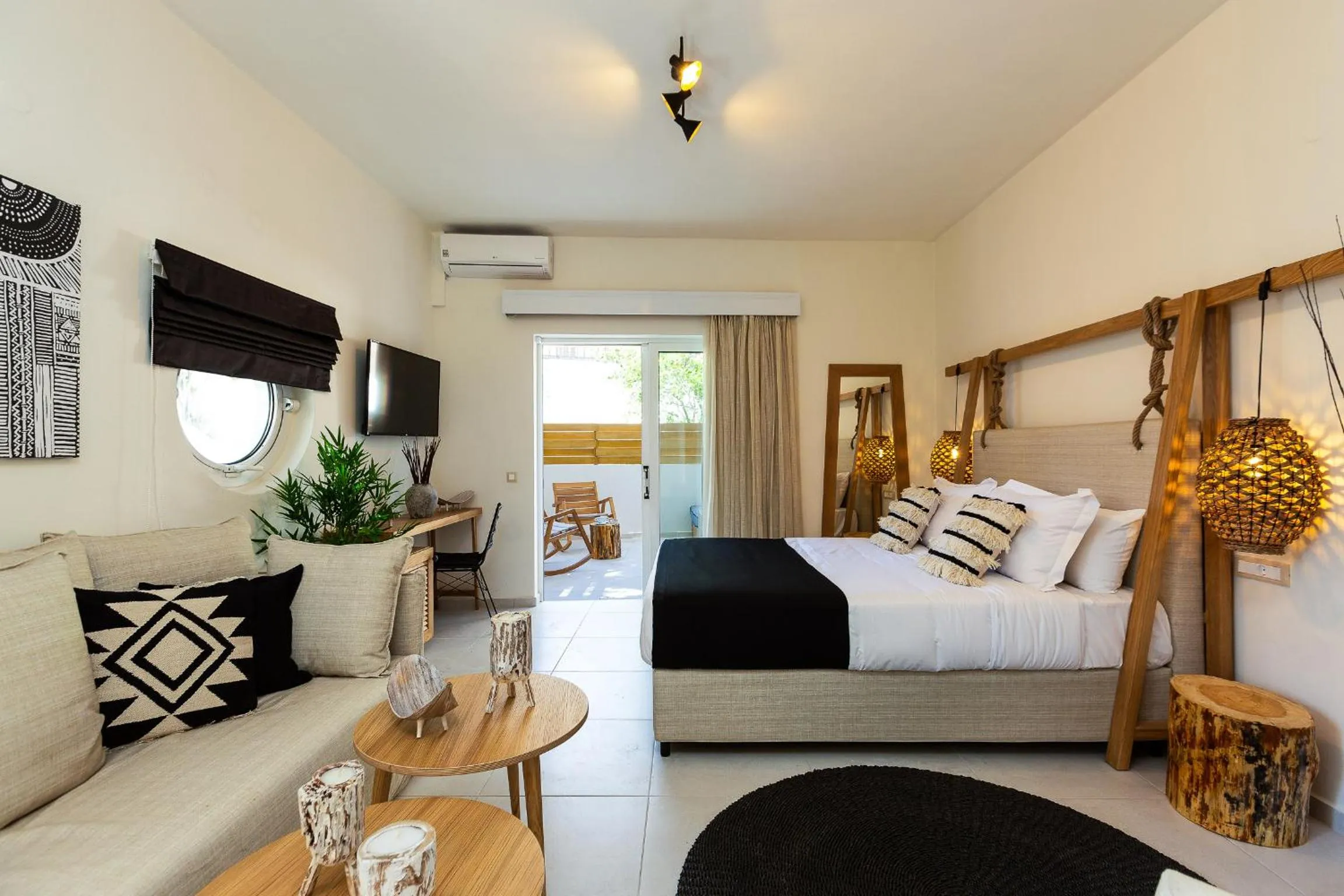 TV and multimedia, Bed in Nostos Beach Boutique Hotel