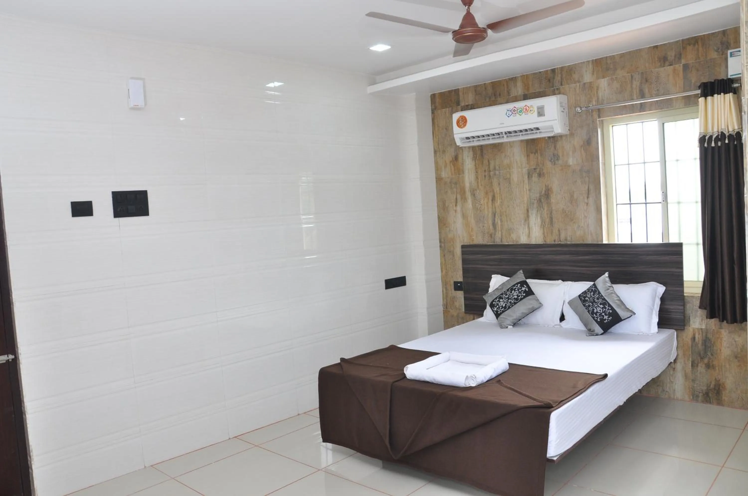 Bedroom, Bed in Hotel SAARA