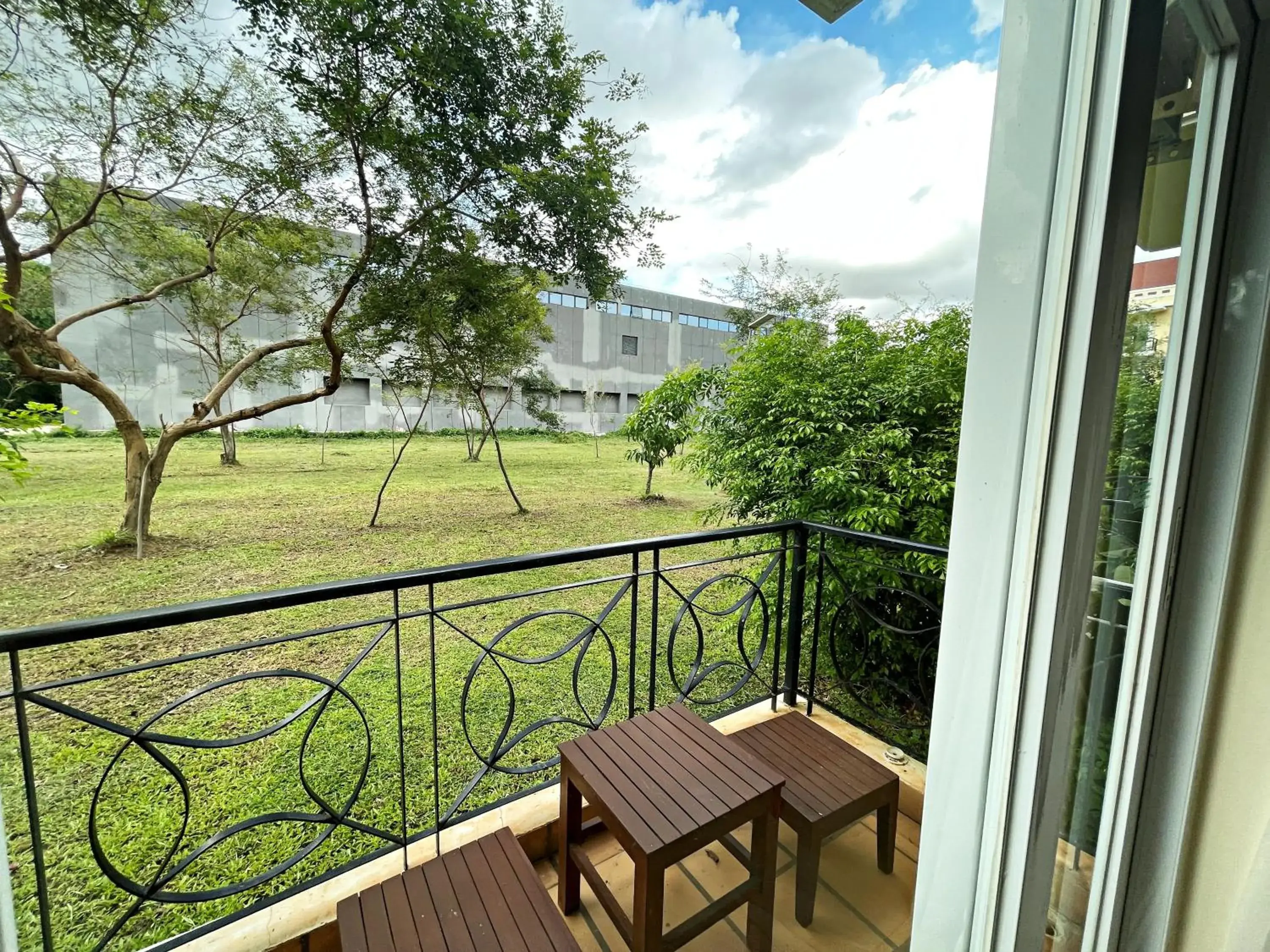 Superior Double or Twin Room with Garden View in Sokha Palace Siem Reap Hotel Superior Double or Twin Room with Garden View in Sokha Palace Siem Reap Hotel