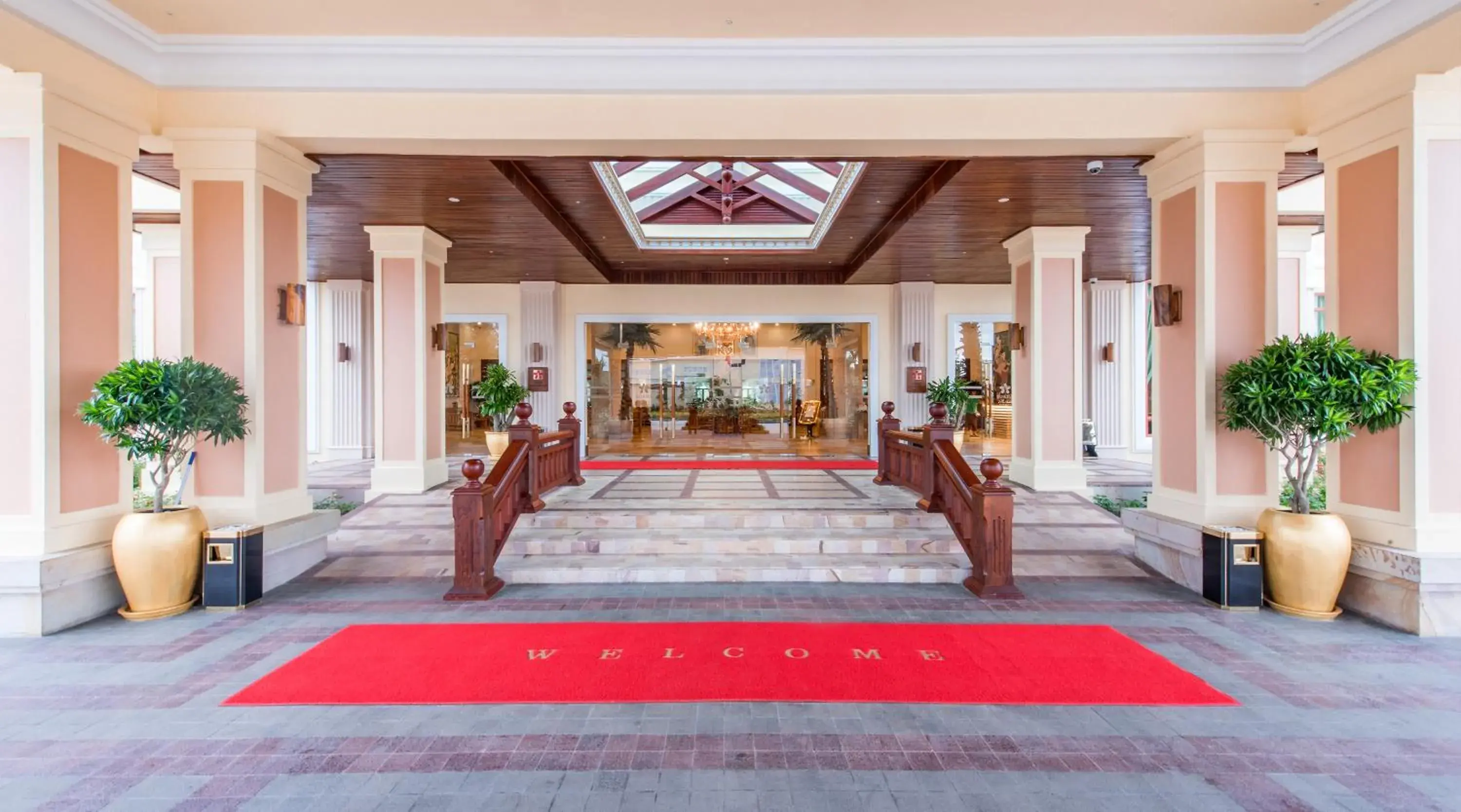 Facade/entrance in Sokha Palace Siem Reap Hotel Facade/entrance in Sokha Palace Siem Reap Hotel