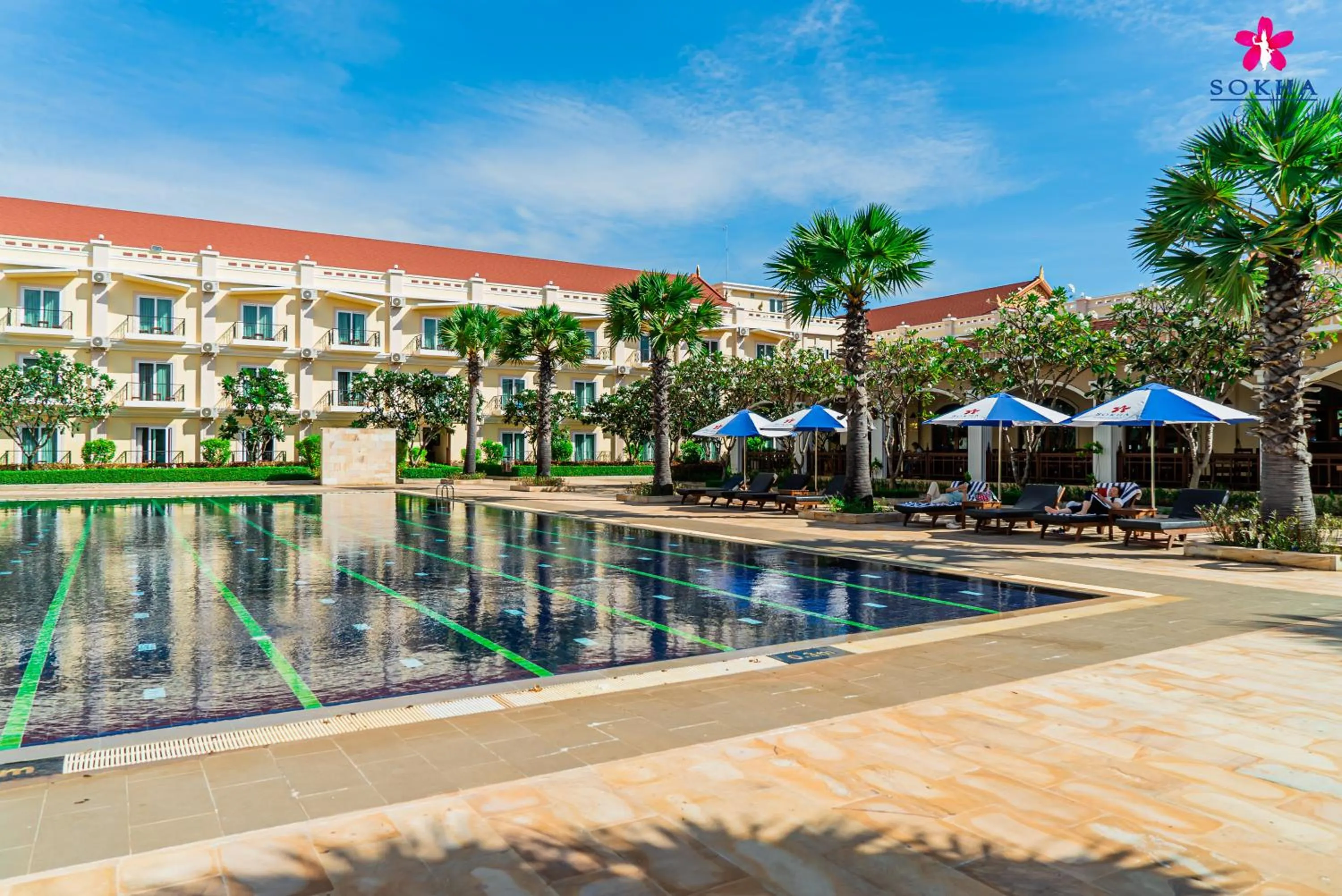 Swimming pool in Sokha Palace Siem Reap Hotel