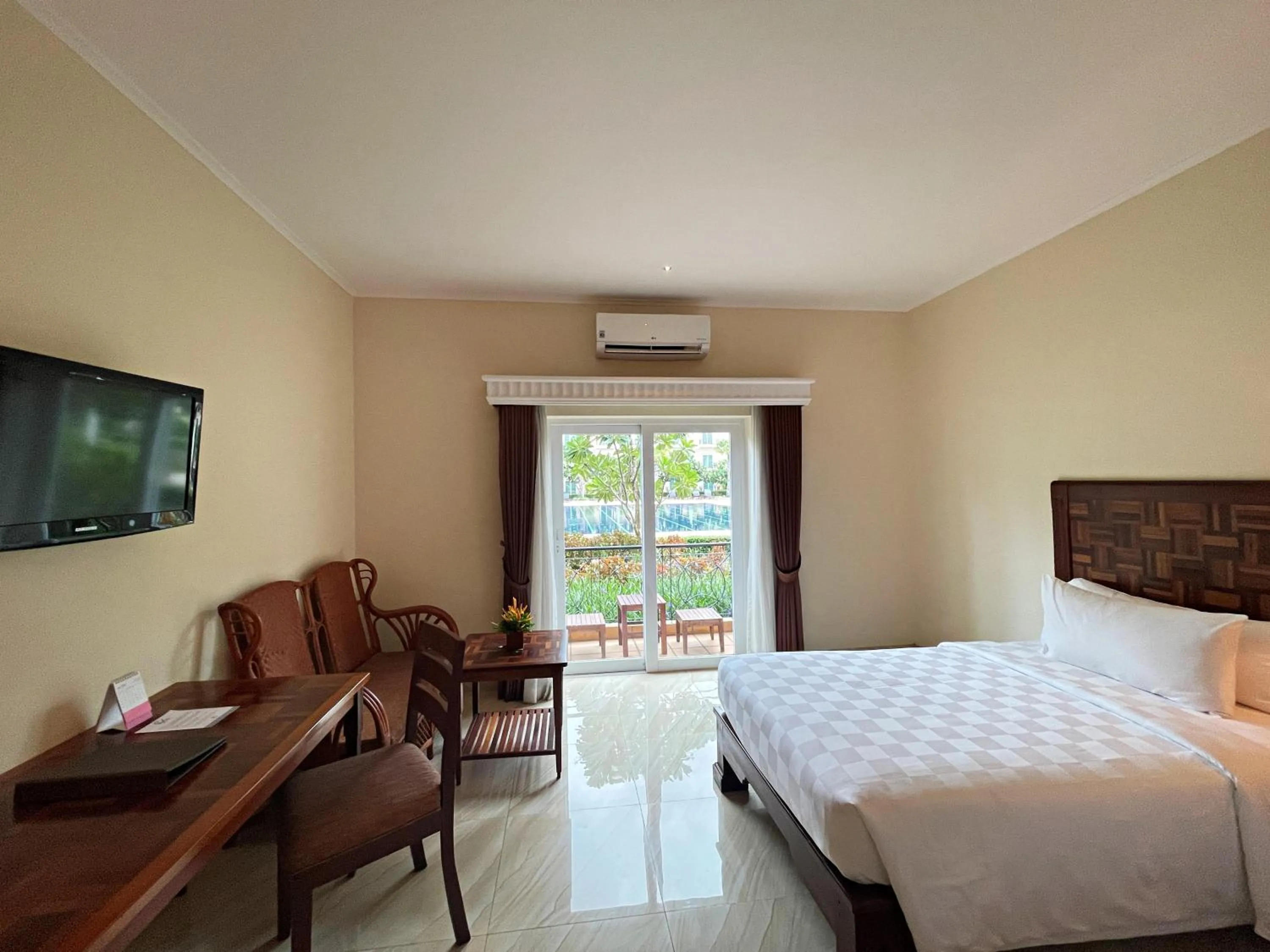 Superior Double or Twin Room with Pool View in Sokha Palace Siem Reap Hotel