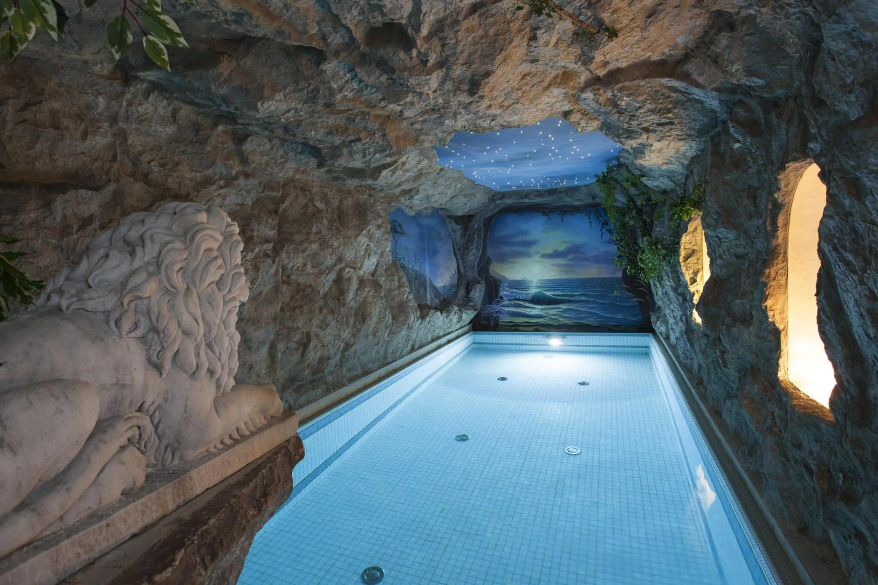 Swimming pool in Hotel Löwenhof