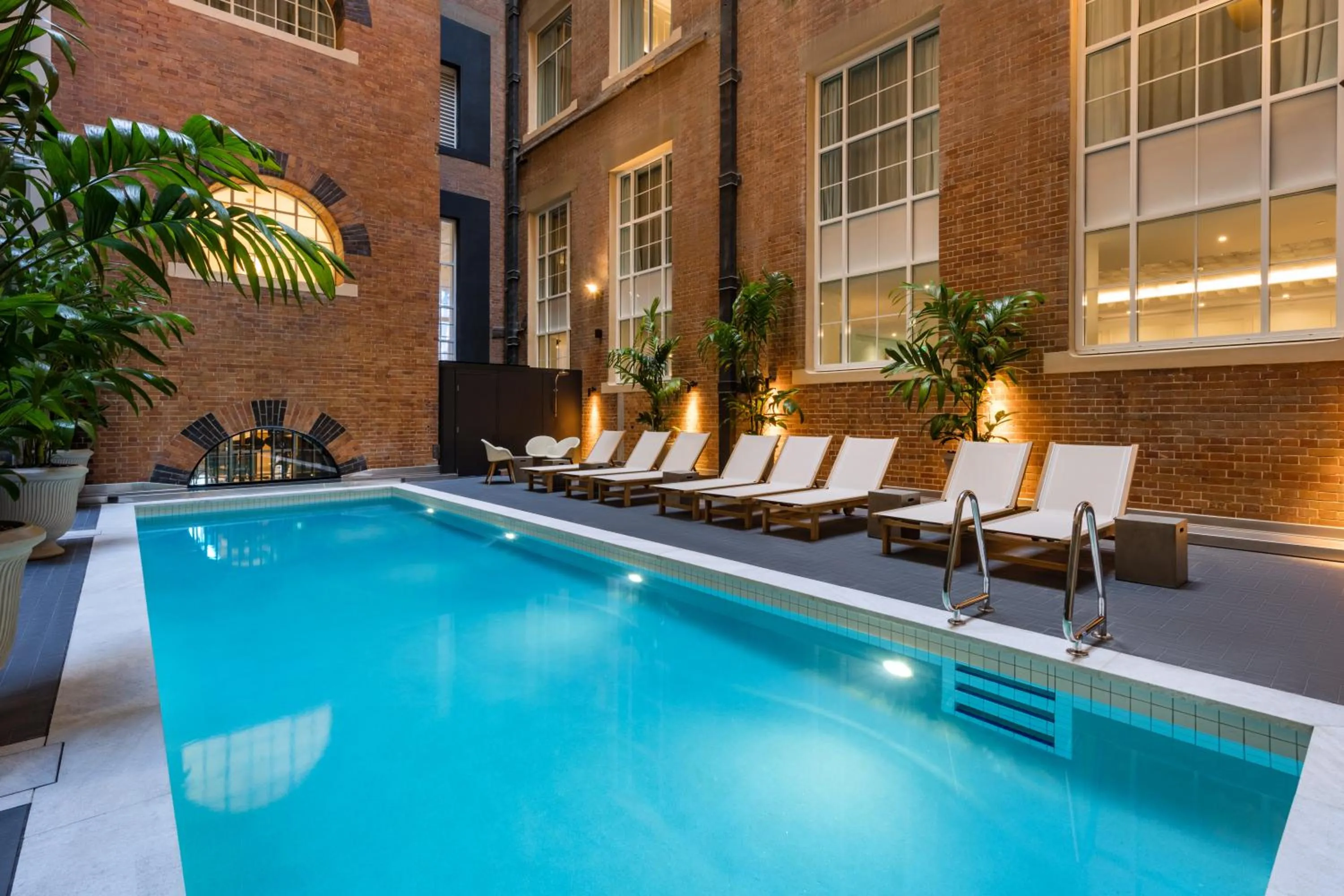 Swimming pool in Adina Apartment Hotel Brisbane