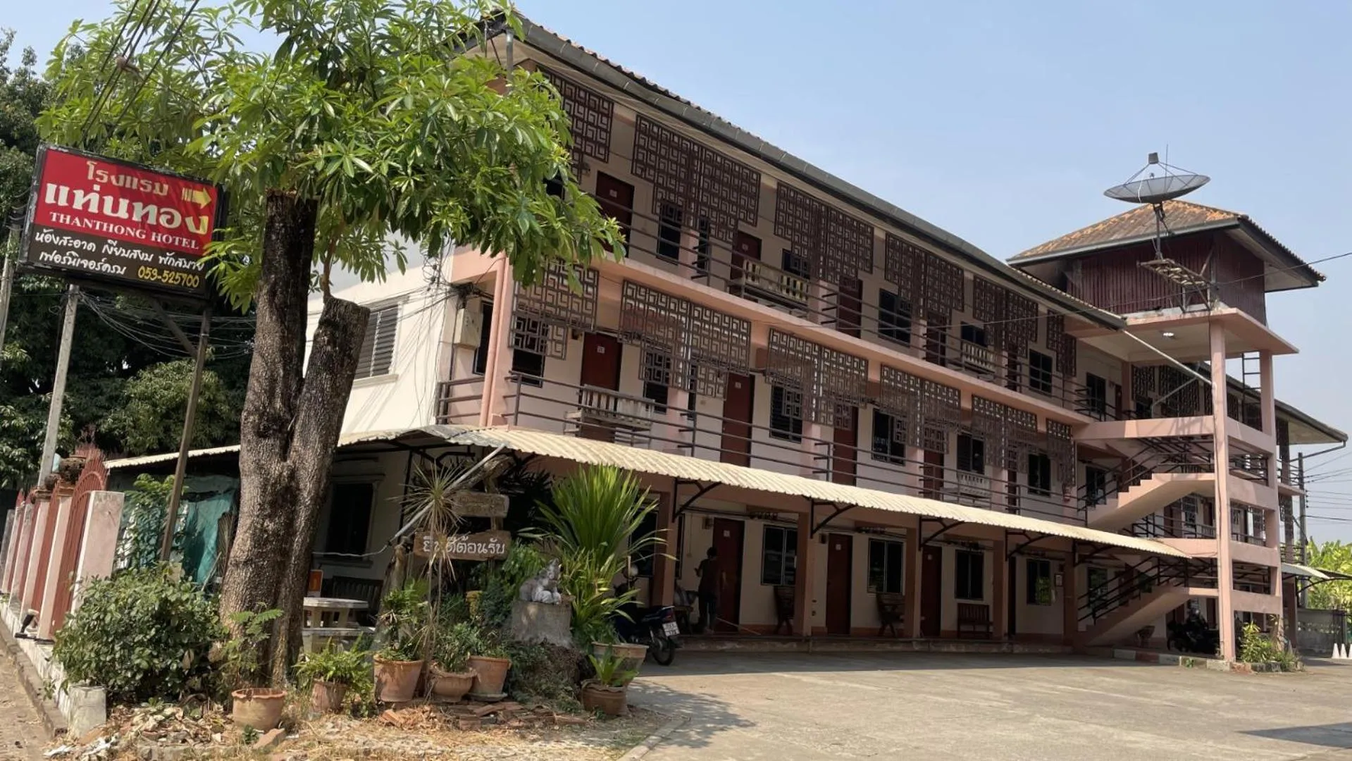 Property building in Thaen Thong Hotel