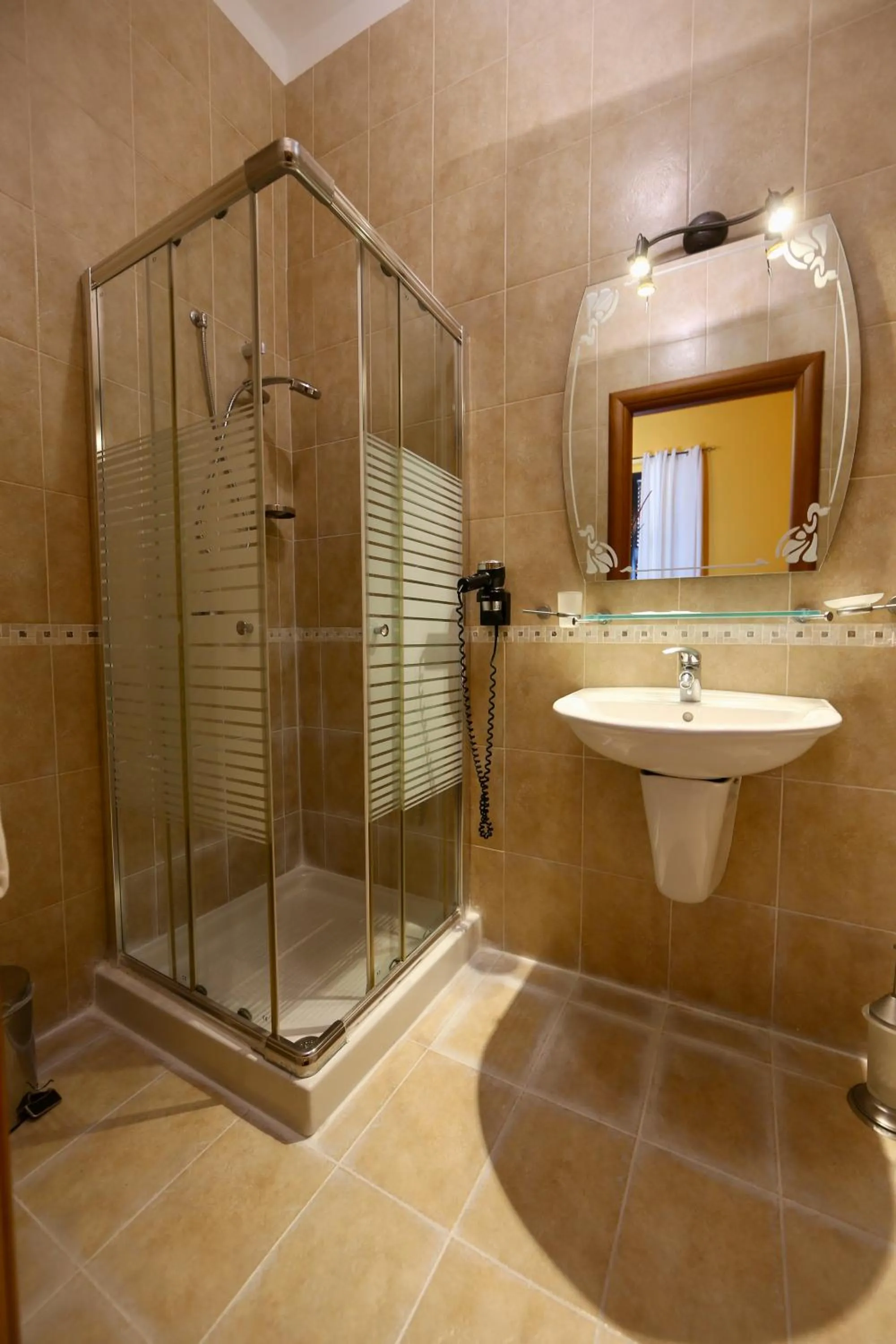 Shower in Hotel Amadeus