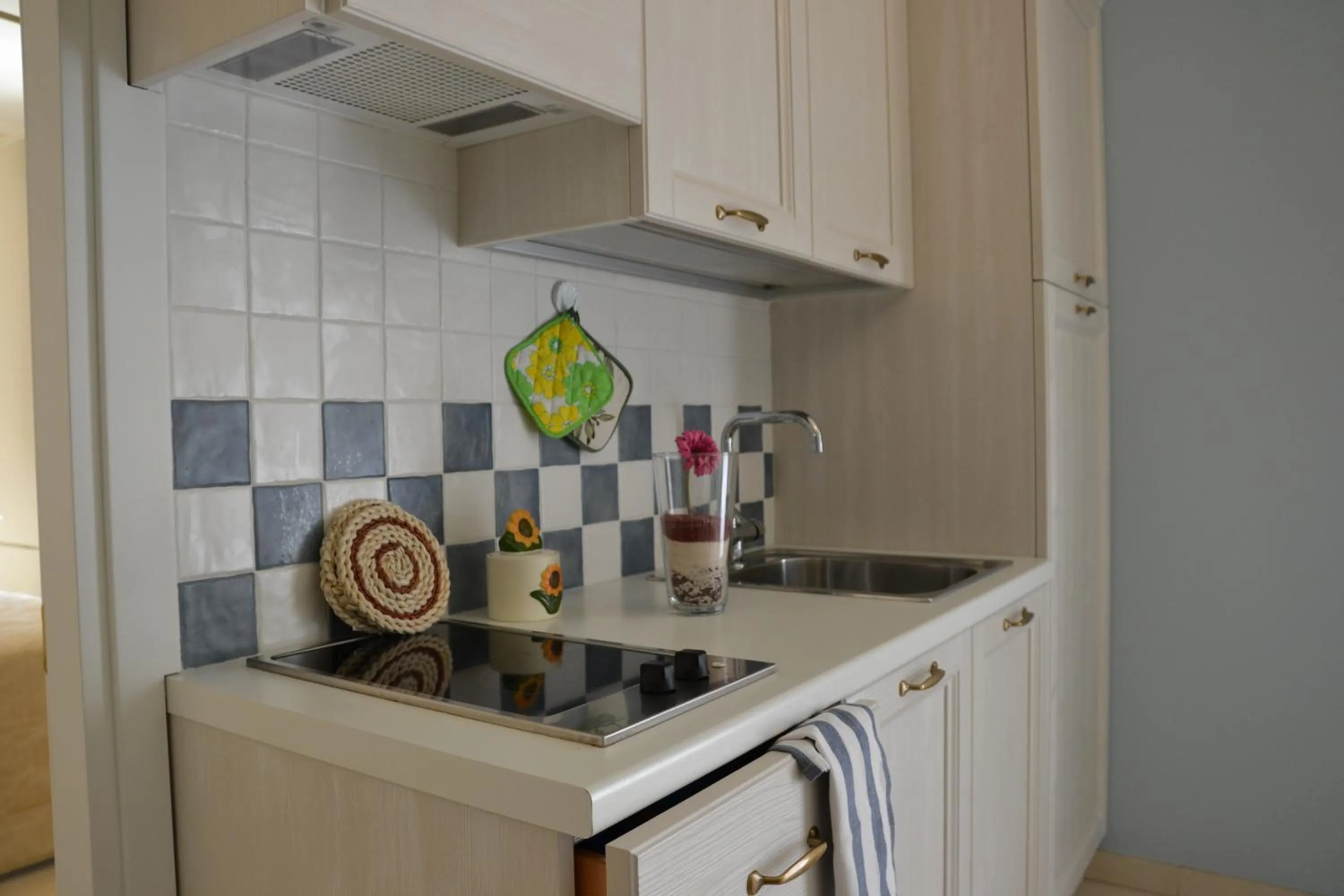 Coffee/tea facilities in Incantea Resort