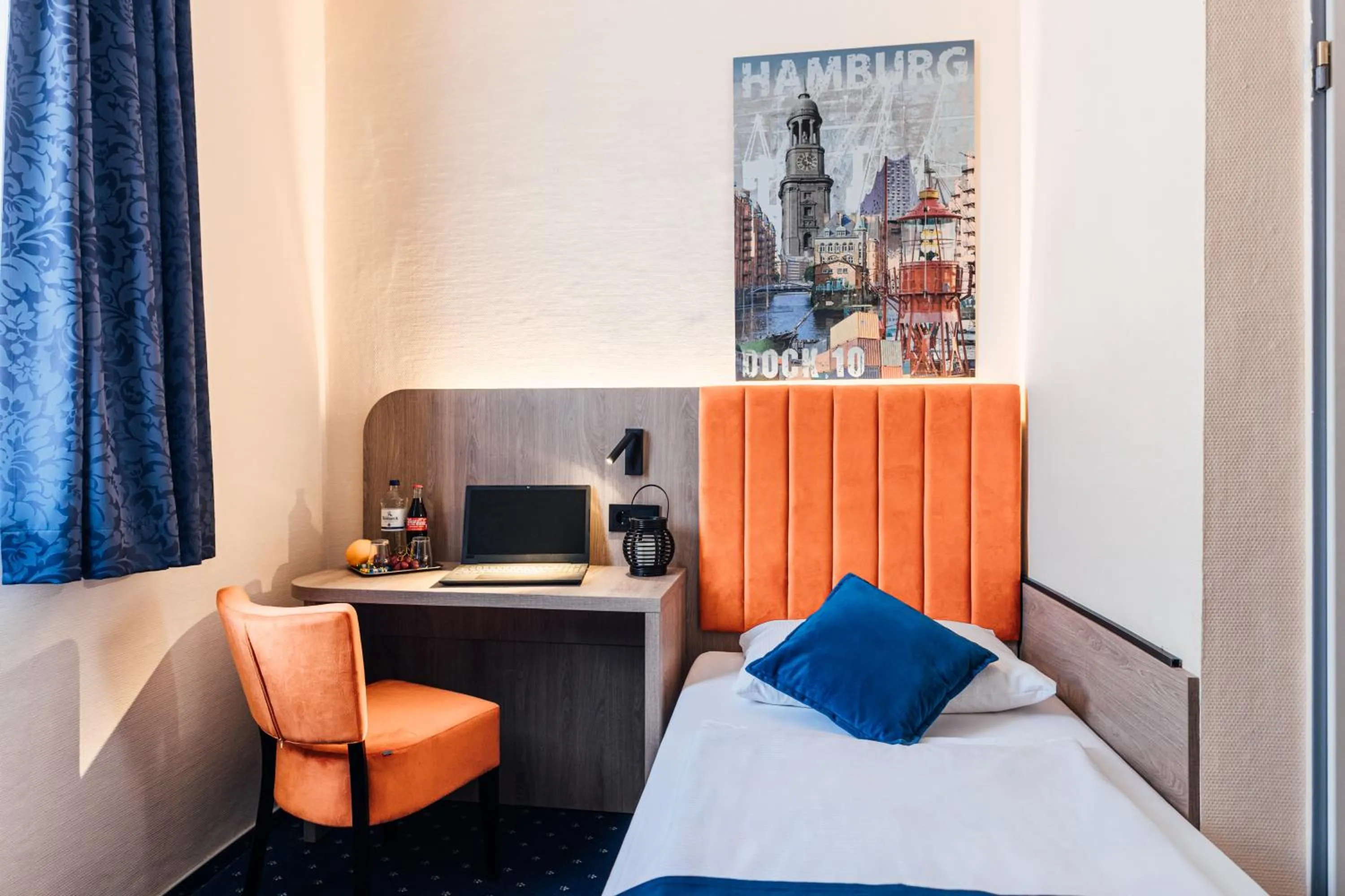 Photo of the whole room, Bed in Hotel Commerz Hamburg