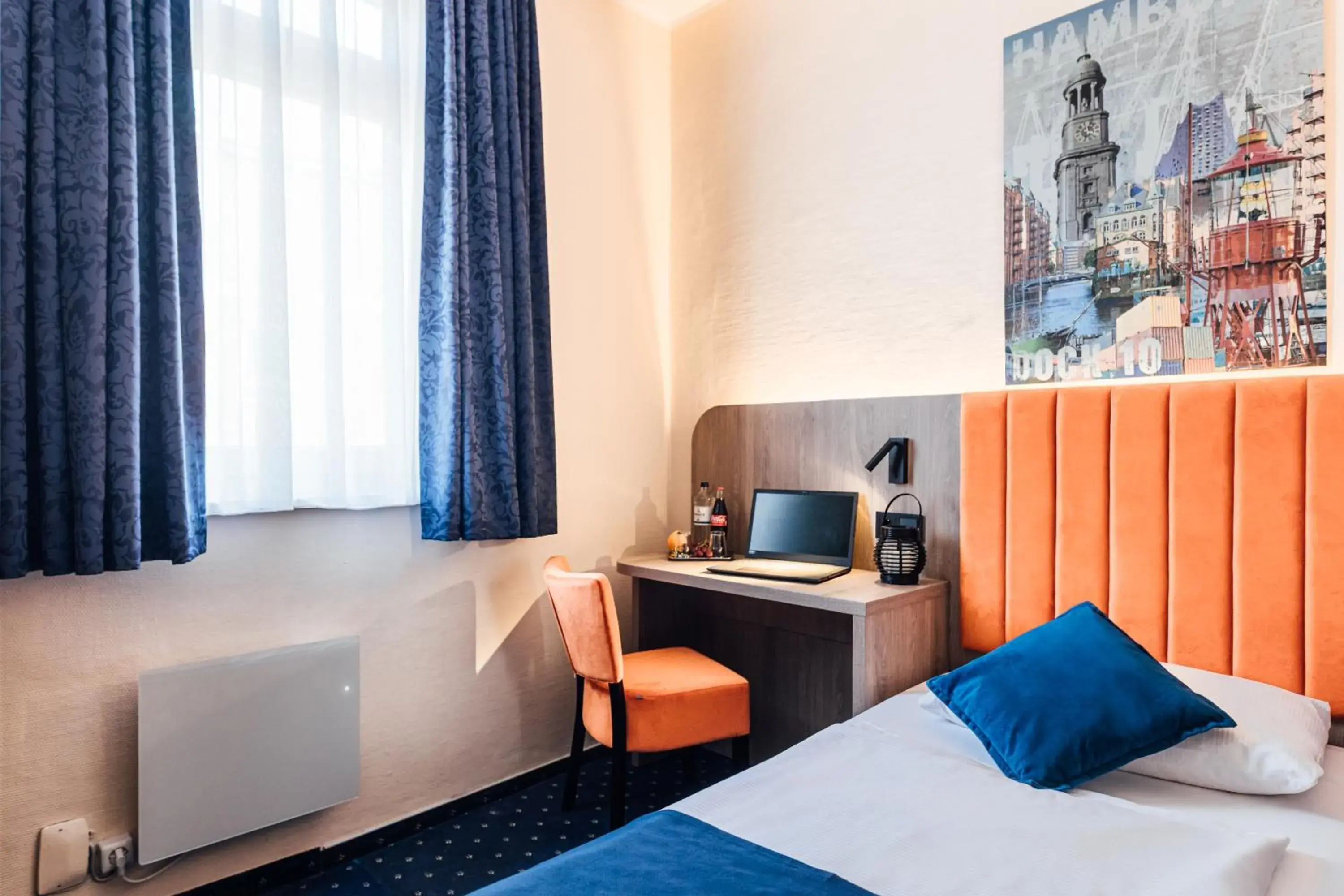 Photo of the whole room, Bed in Hotel Commerz Hamburg Photo of the whole room, Bed in Hotel Commerz Hamburg