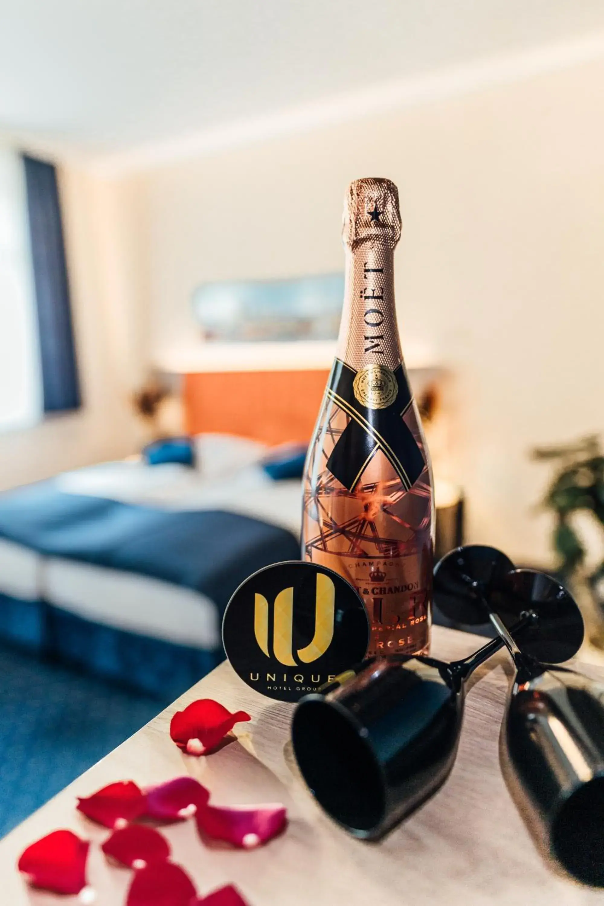 Property logo or sign, Bed in Hotel Commerz Hamburg Property logo or sign, Bed in Hotel Commerz Hamburg