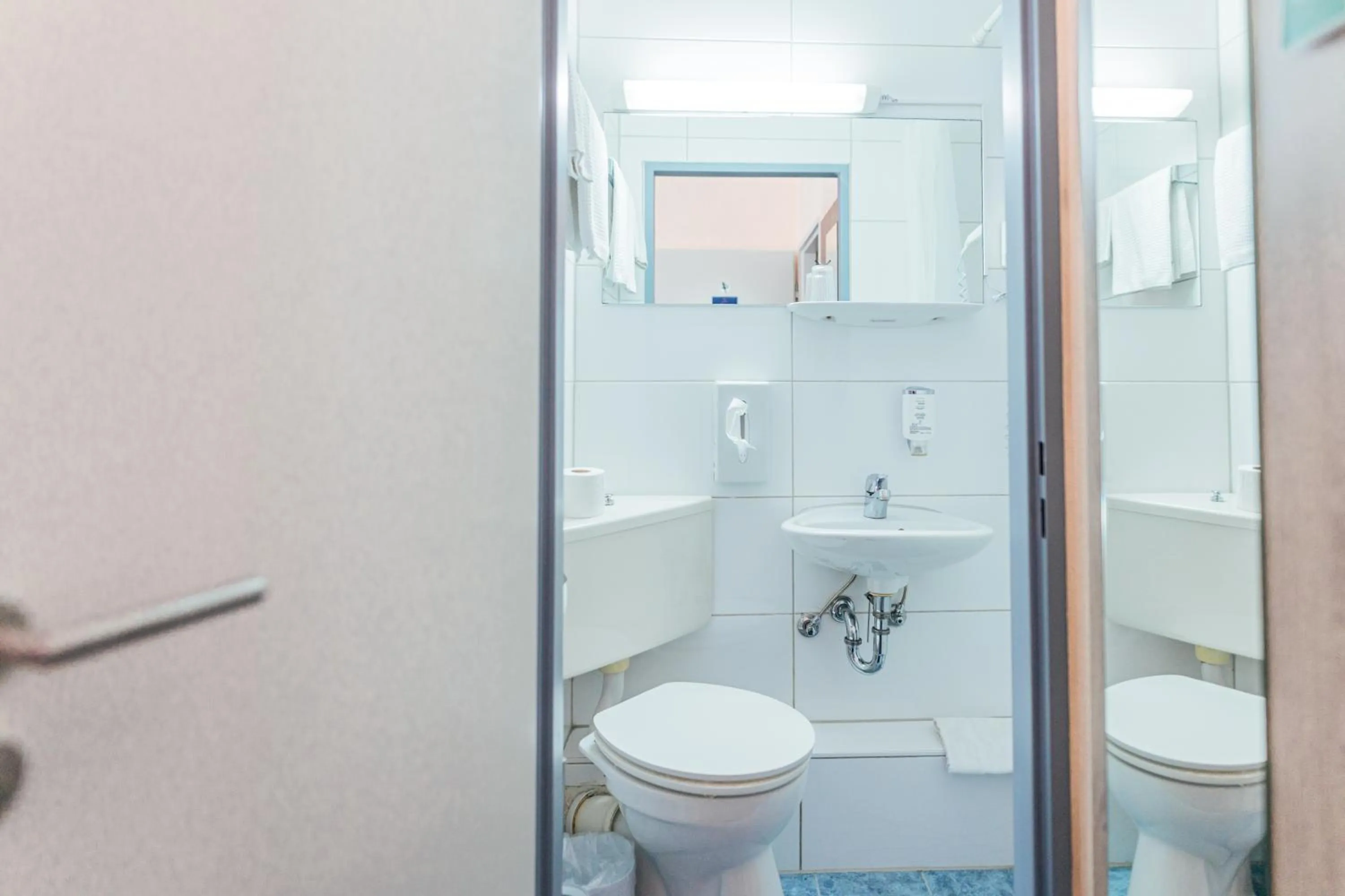 Bathroom in Hotel Commerz Hamburg