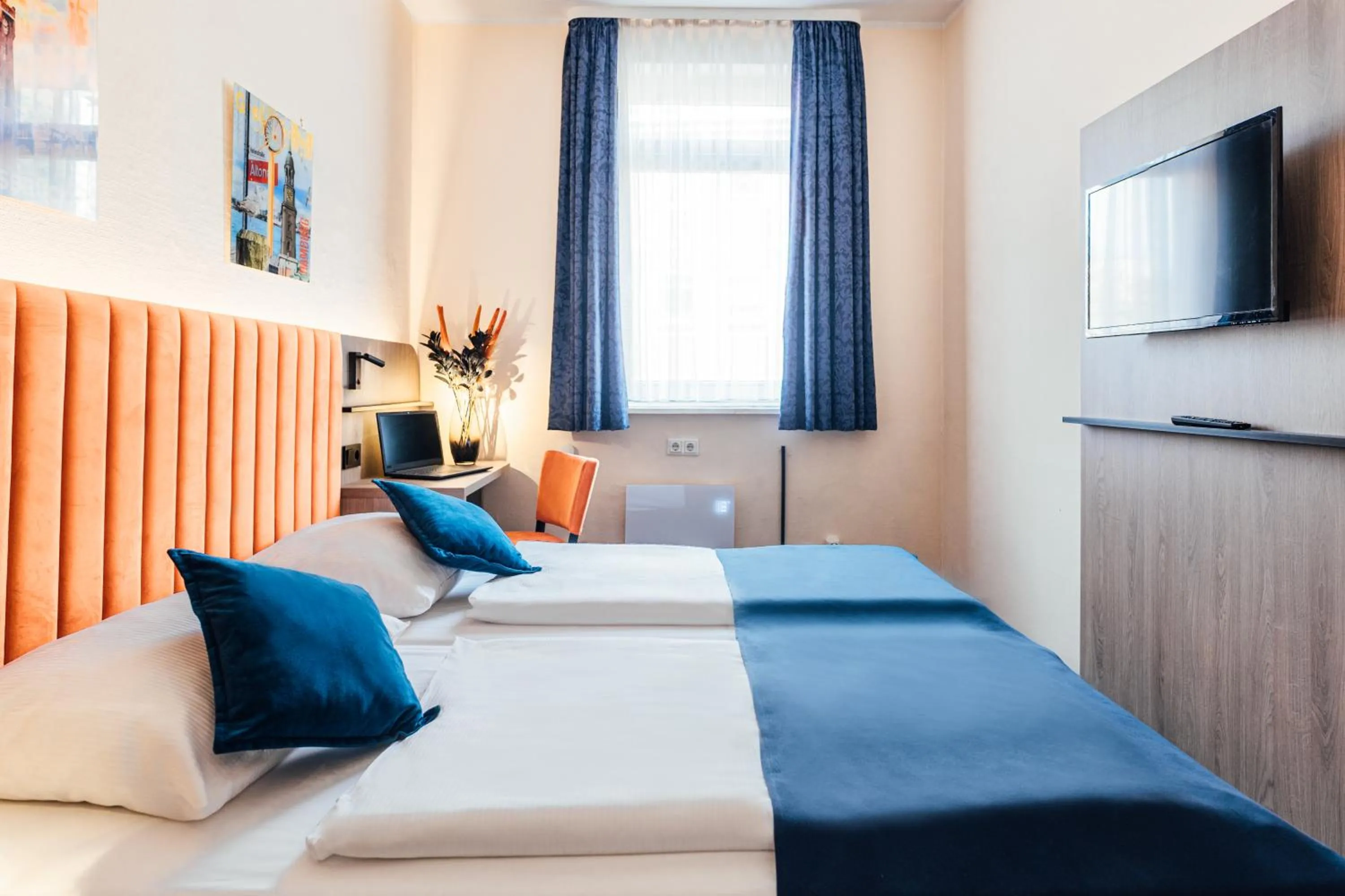 Bed in Hotel Commerz Hamburg