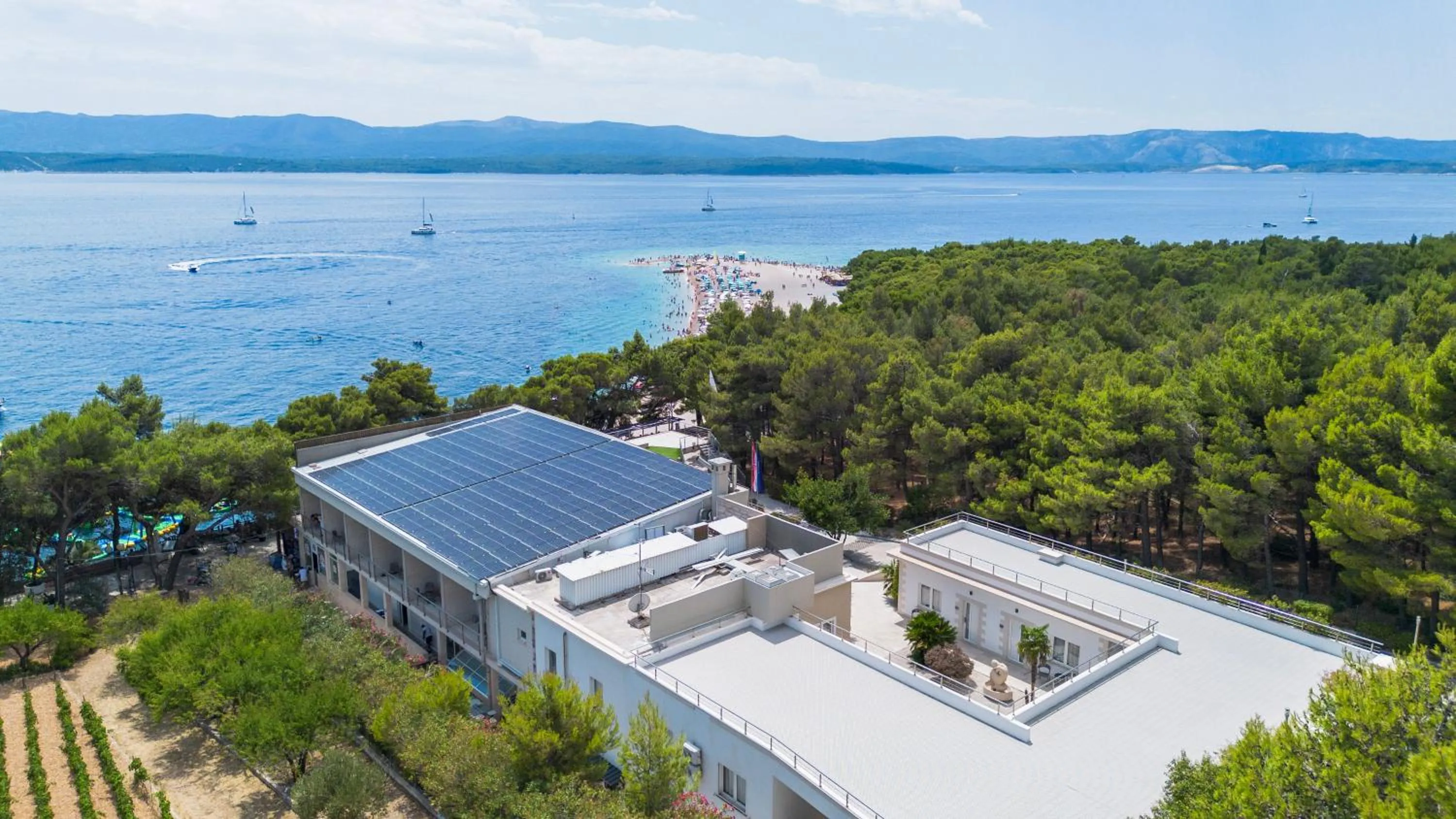 Property building in Zlatni Rat Beach Resort