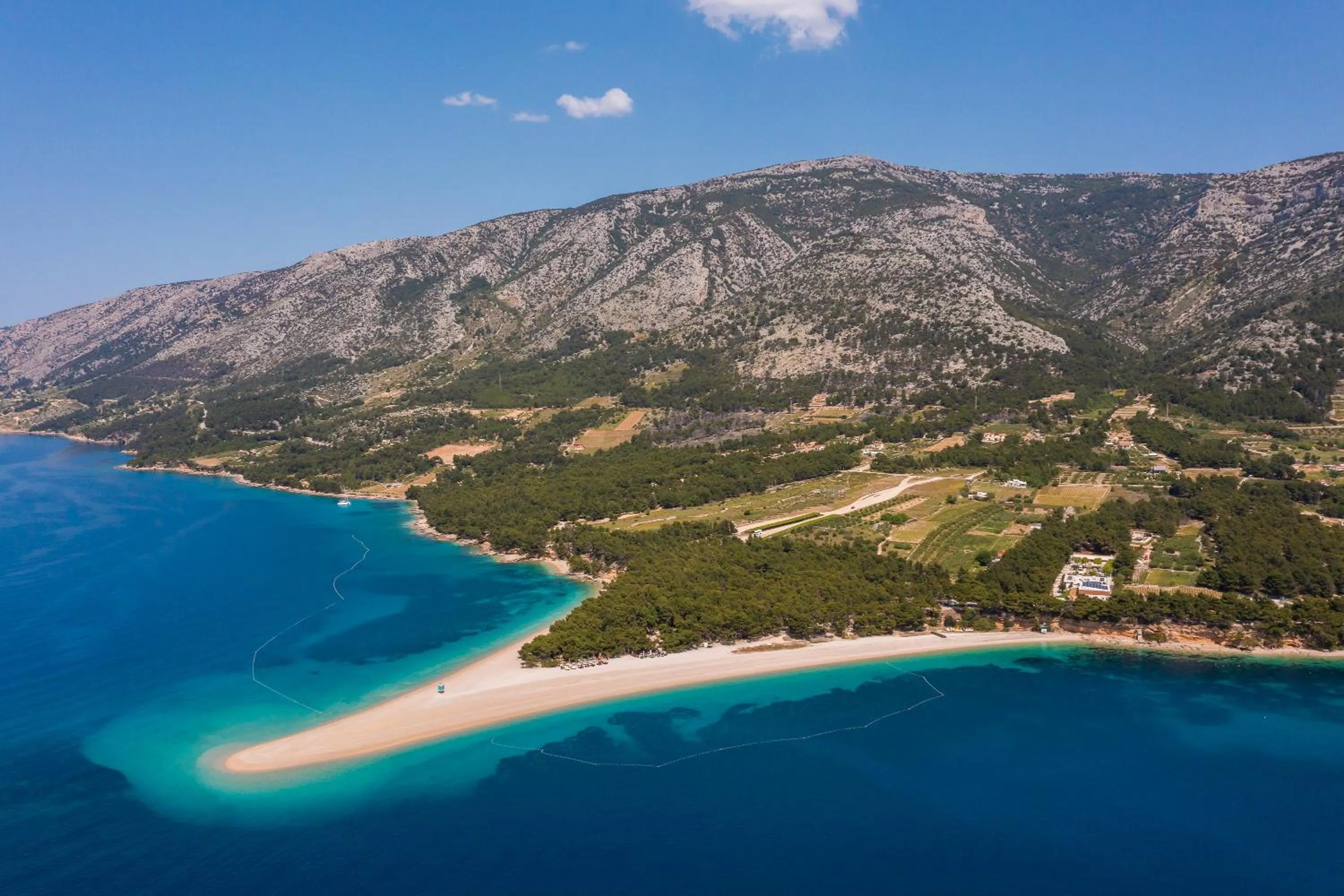 Natural landscape in Zlatni Rat Beach Resort