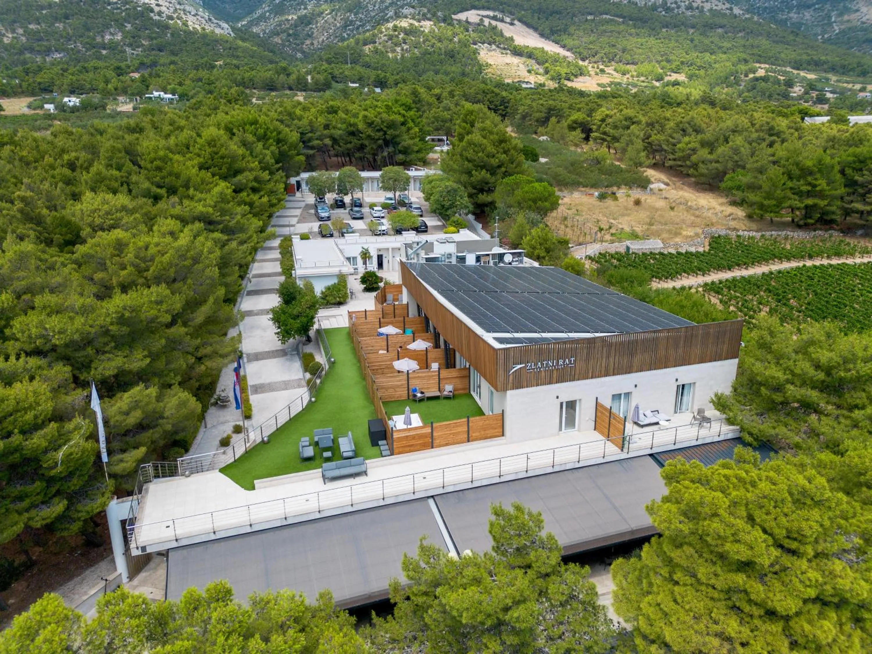 Property building in Zlatni Rat Beach Resort