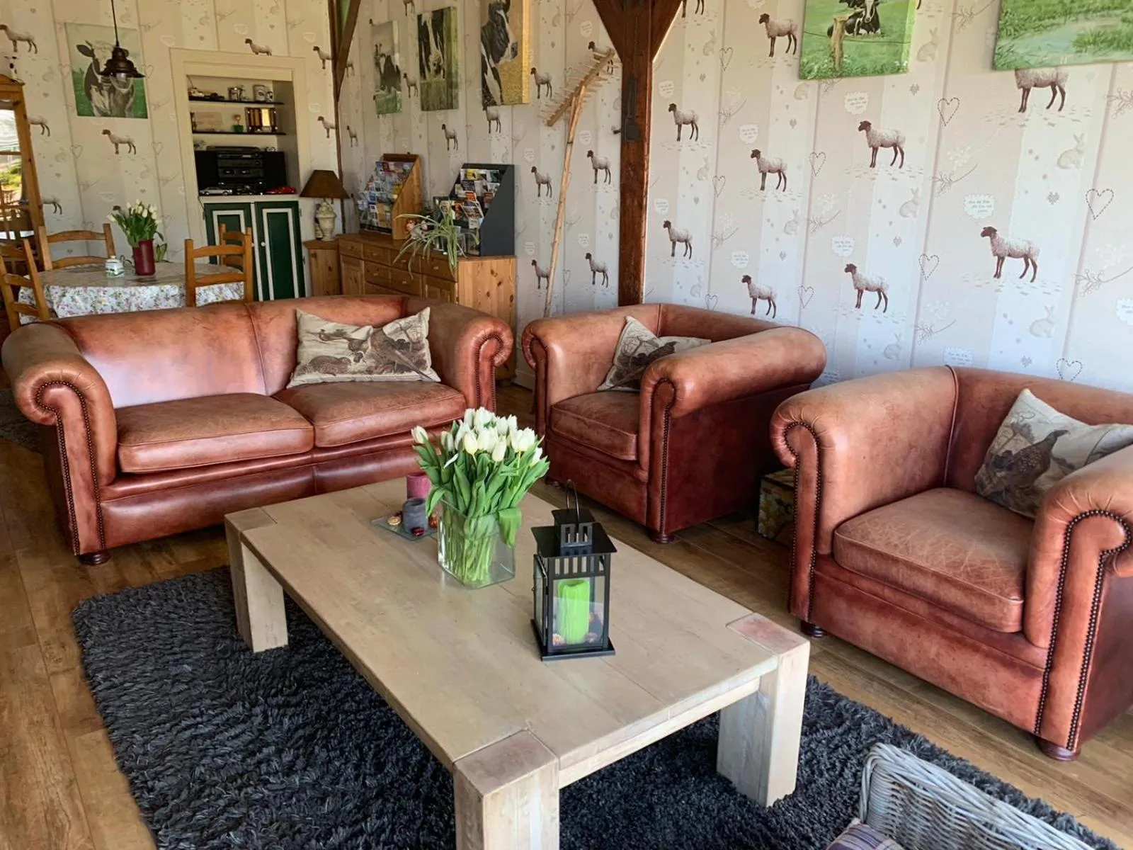 Seating area in B&B De Kaagse Koe