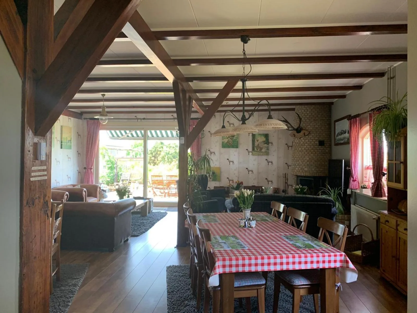 Dining area in B&B De Kaagse Koe