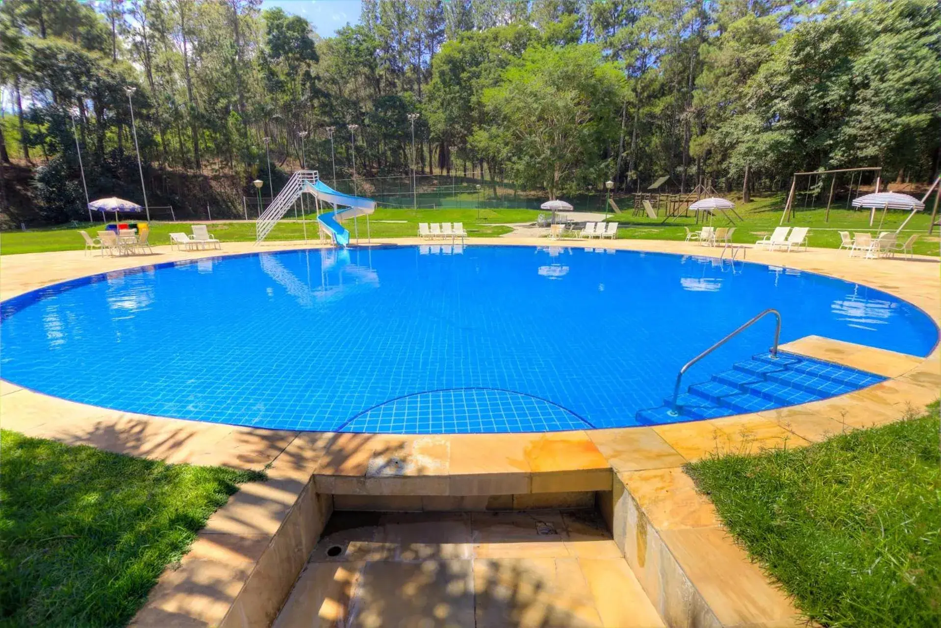 Pool view in Hotel Nacional Inn Araxá Previdência Pool view in Hotel Nacional Inn Araxá Previdência