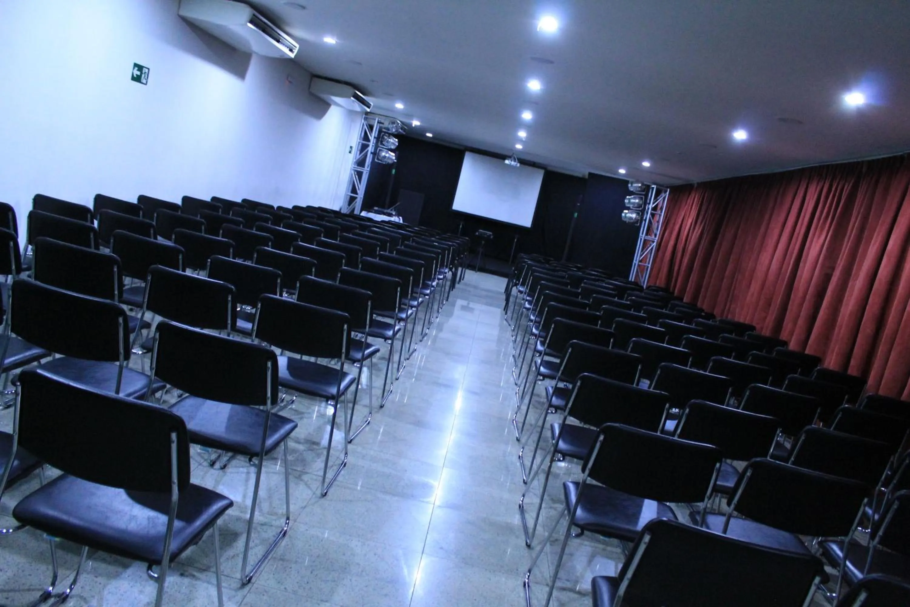 Business facilities in Hotel Nacional Inn Araxá Previdência