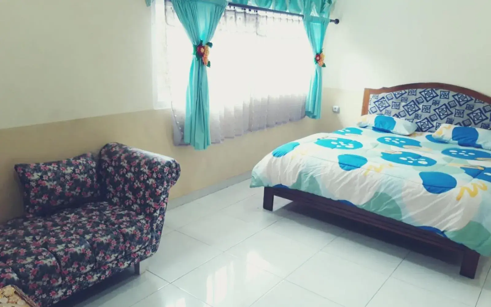 Deluxe Double Room with Bath in D-Rima Homestay Ruteng Deluxe Double Room with Bath in D-Rima Homestay Ruteng