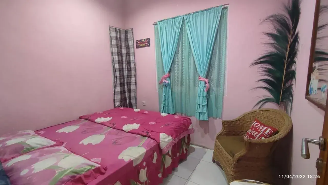 Double Room with Shared Bathroom - single occupancy in D-Rima Homestay Ruteng Double Room with Shared Bathroom - single occupancy in D-Rima Homestay Ruteng