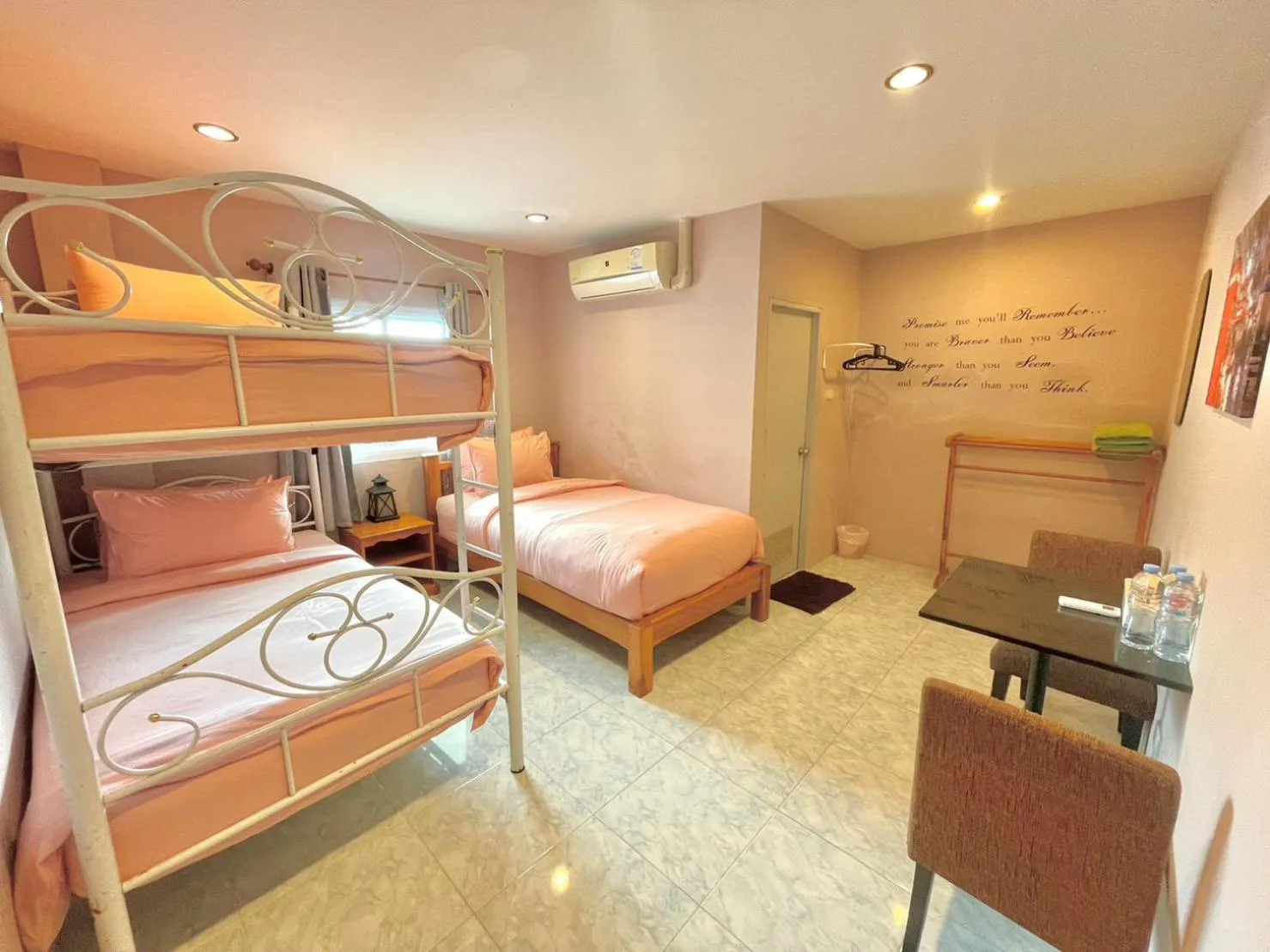 Photo of the whole room, Bed in Richmond Guesthouse Haad Rin