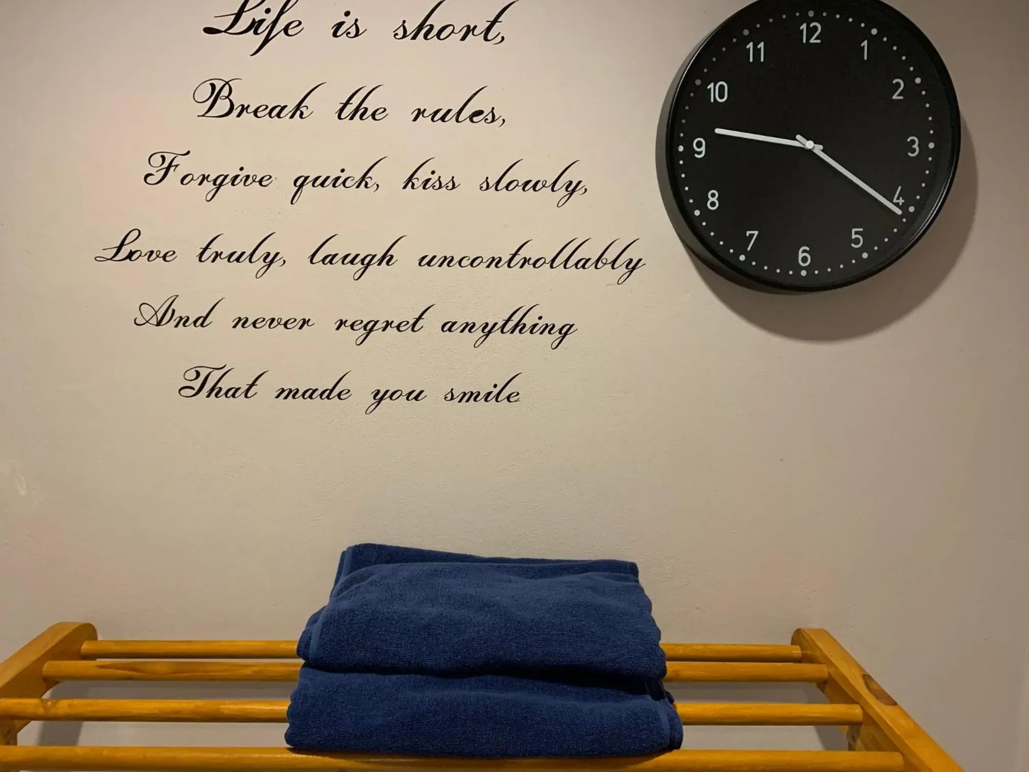 Decorative detail, Bed in Richmond Guesthouse Haad Rin Decorative detail, Bed in Richmond Guesthouse Haad Rin